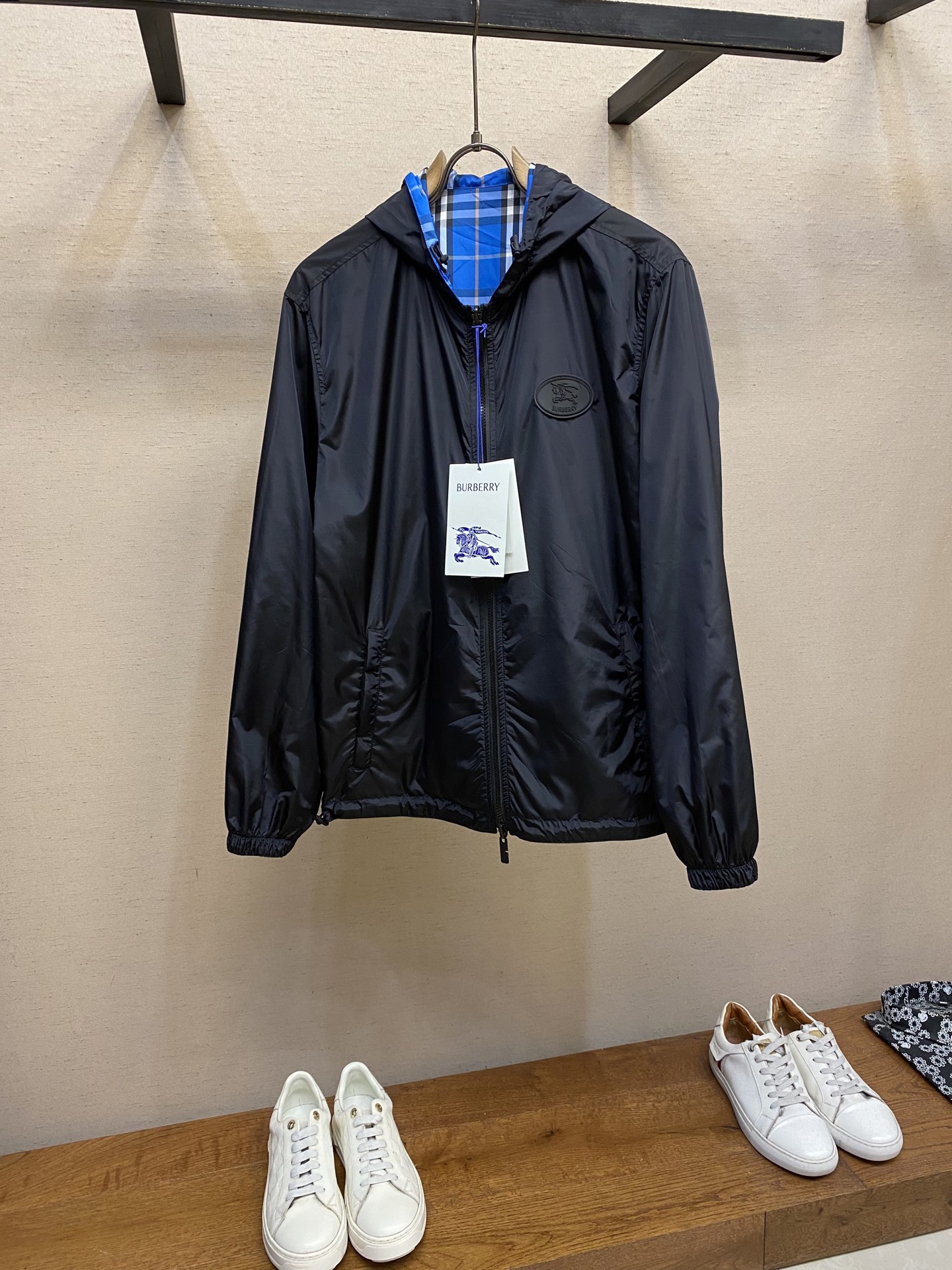 Custom Double-Sided Coat by BBRG with Unique Design and Labor-Intensive Tailoring Process in Various Sizes. - 图片 2