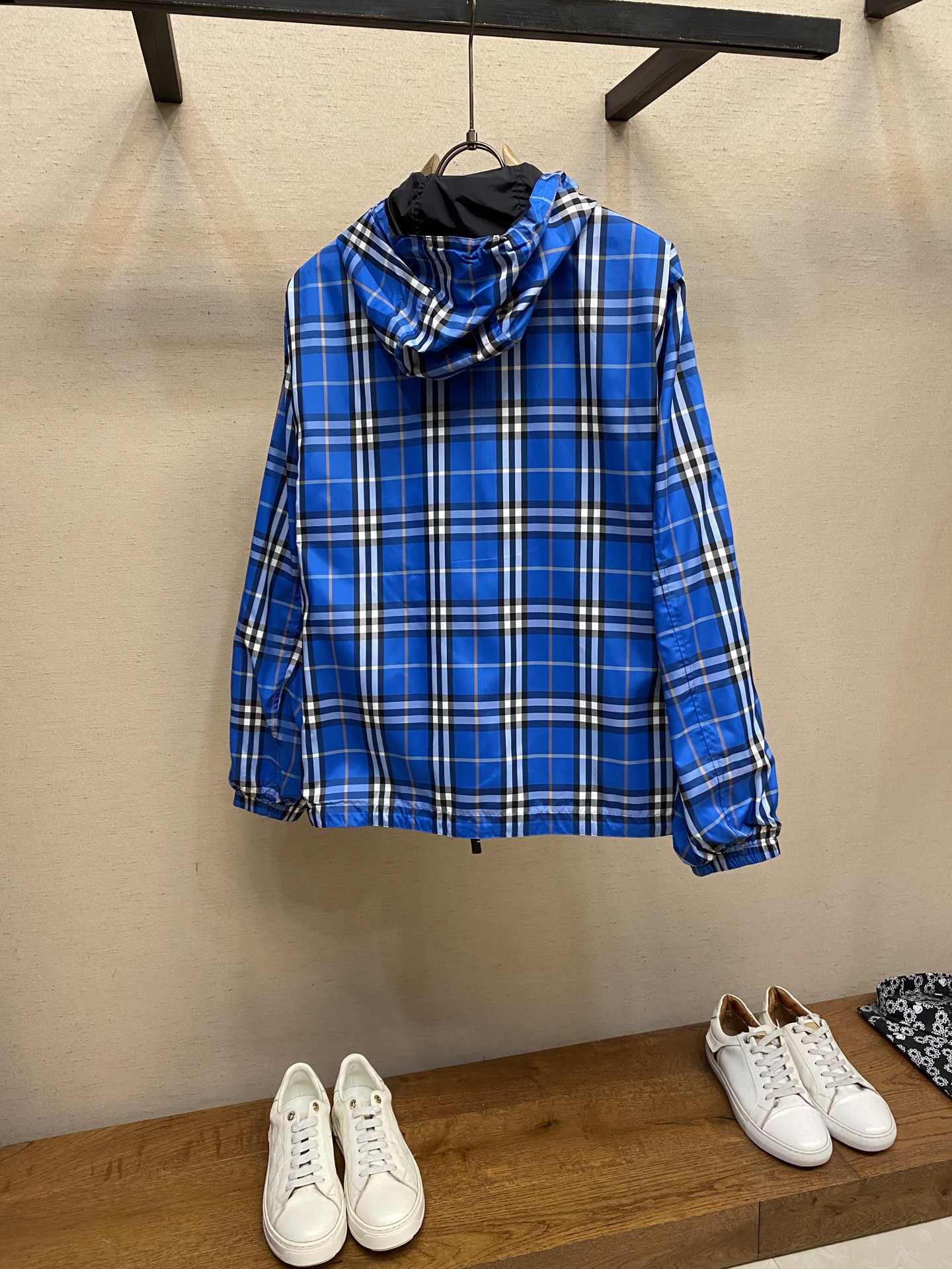 Custom Double-Sided Coat by BBRG with Unique Design and Labor-Intensive Tailoring Process in Various Sizes. - 图片 3
