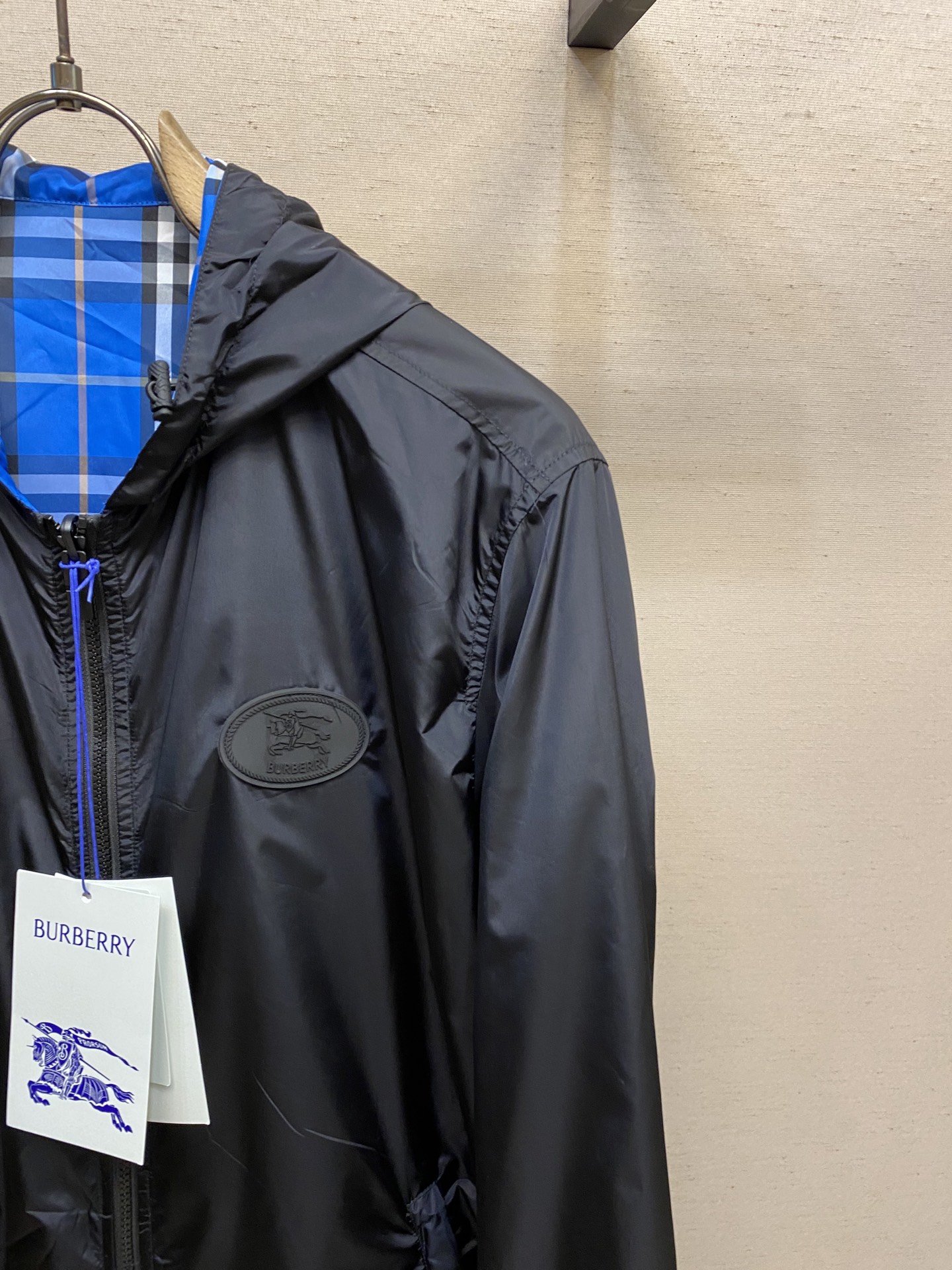Custom Double-Sided Coat by BBRG with Unique Design and Labor-Intensive Tailoring Process in Various Sizes. - 图片 6