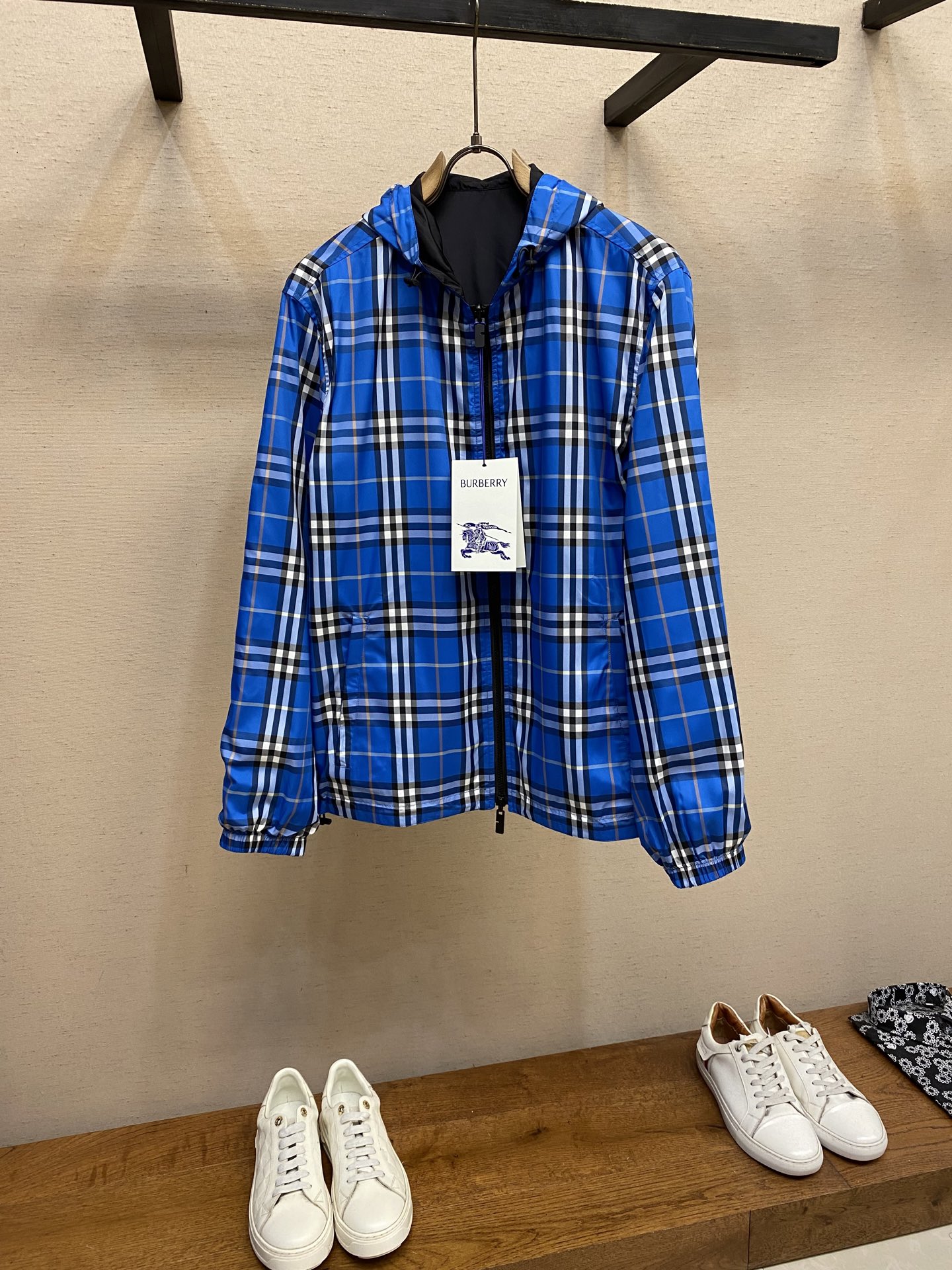 Custom Double-Sided Coat by BBRG with Unique Design and Labor-Intensive Tailoring Process in Various Sizes. - 图片 1