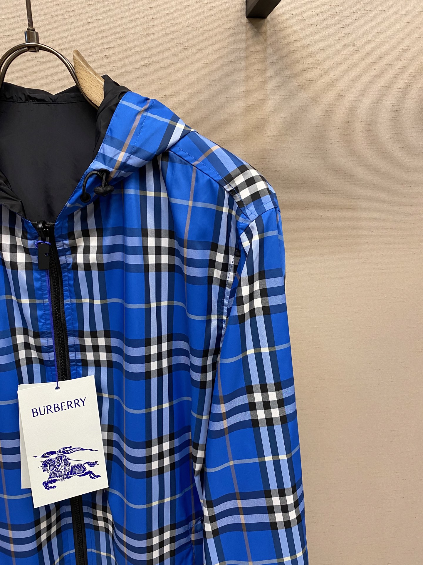 Custom Double-Sided Coat by BBRG with Unique Design and Labor-Intensive Tailoring Process in Various Sizes. - 图片 5