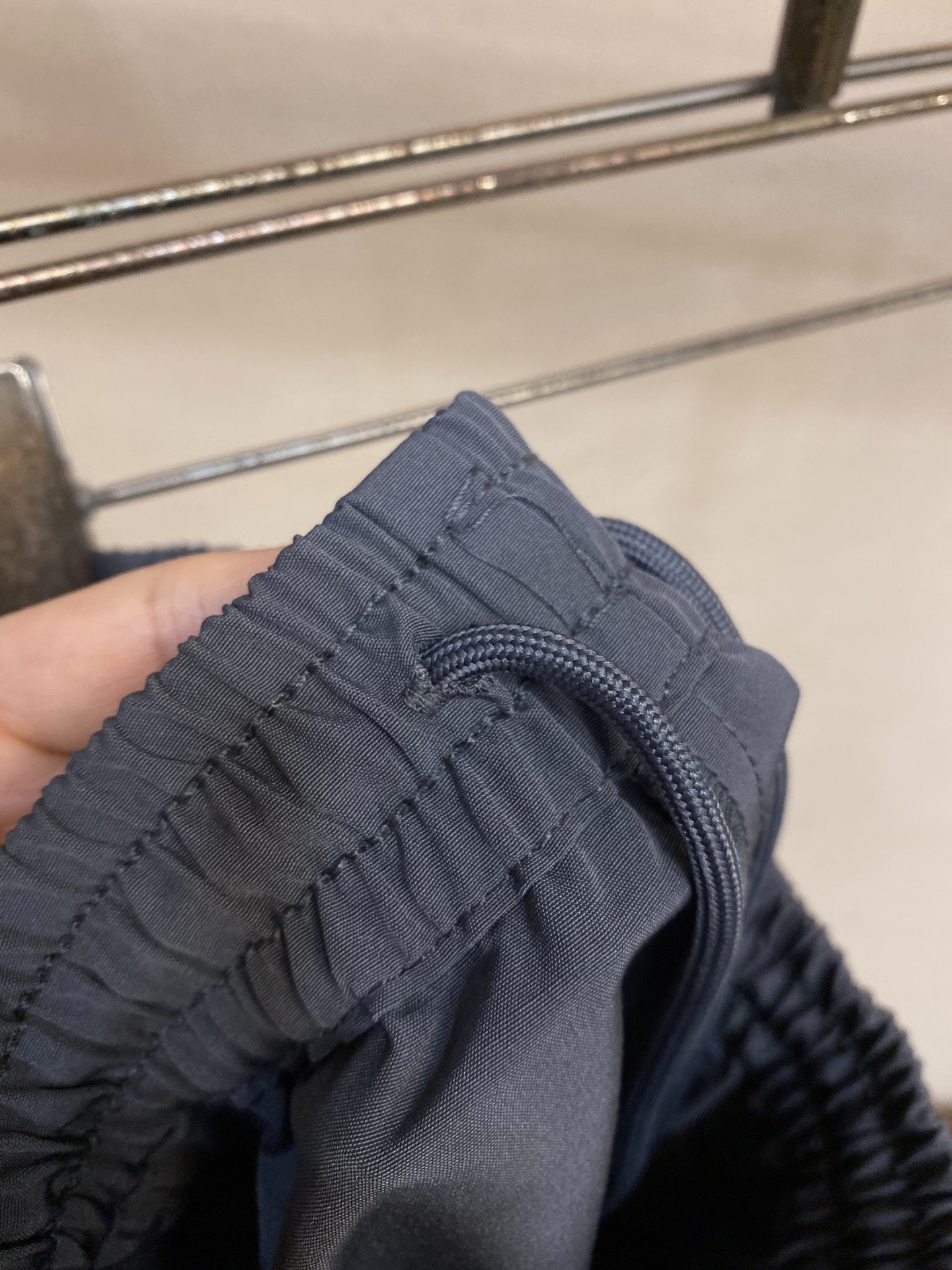 “Balenciaga Paris BASKETBALL SERIES Baggy Rectangular Sports Shorts: Monochrome Design with Urban Wind Vibe” - 图片 4