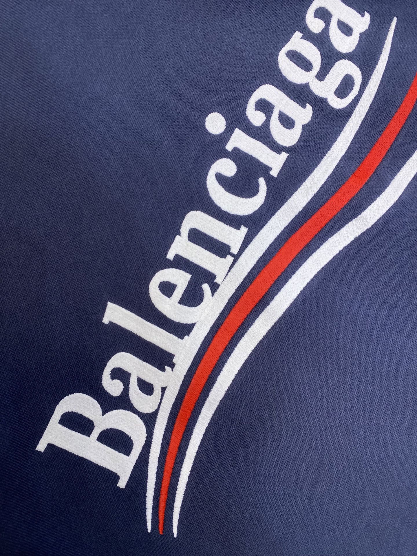 Title: Balenciaga Cotton Cowboy Coats – High-Street Favorite with Long-Sweet Design and Best Fabric Summary: Balenciaga offers popular pure cotton cowboy coats with high-street appeal, - 图片 9