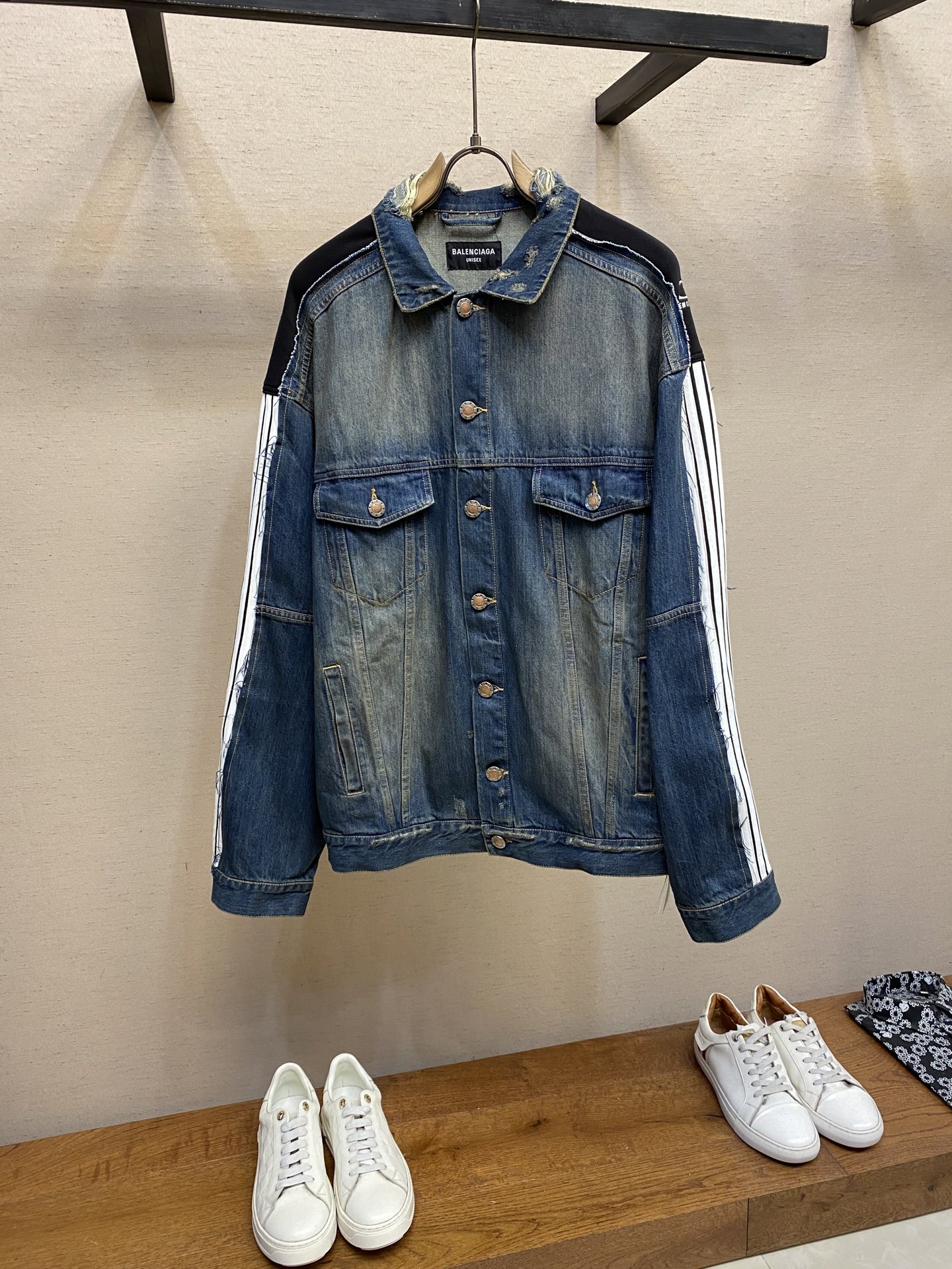 “Balenciaga 25FW Cowboy Jacket: Vintage Look with Unique Handcrafted Details in S, M, L Sizes”