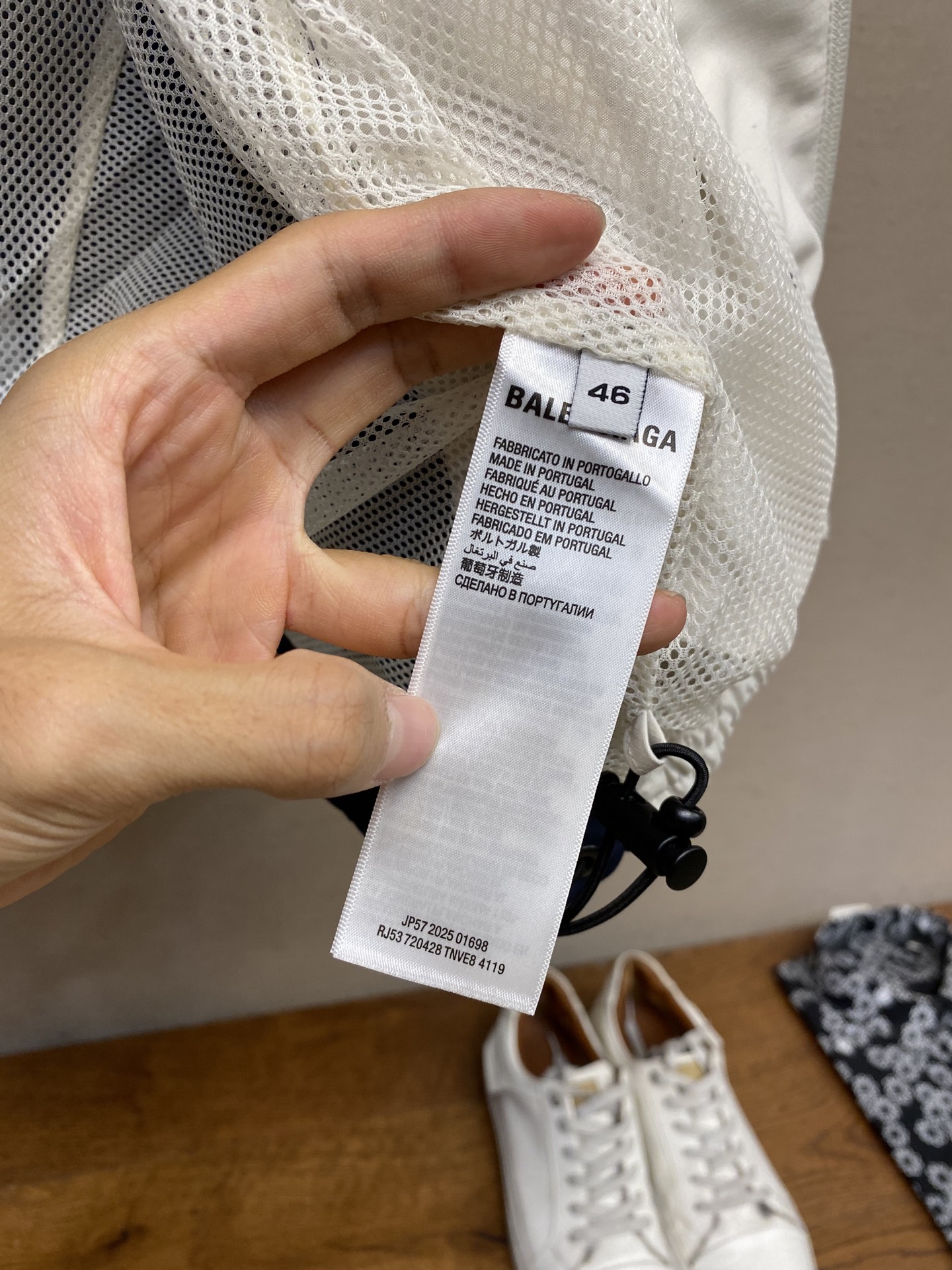 Balenciaga Parisian Colored Jacket: Three-Layer Design for Wind and Sun Protection - 图片 8