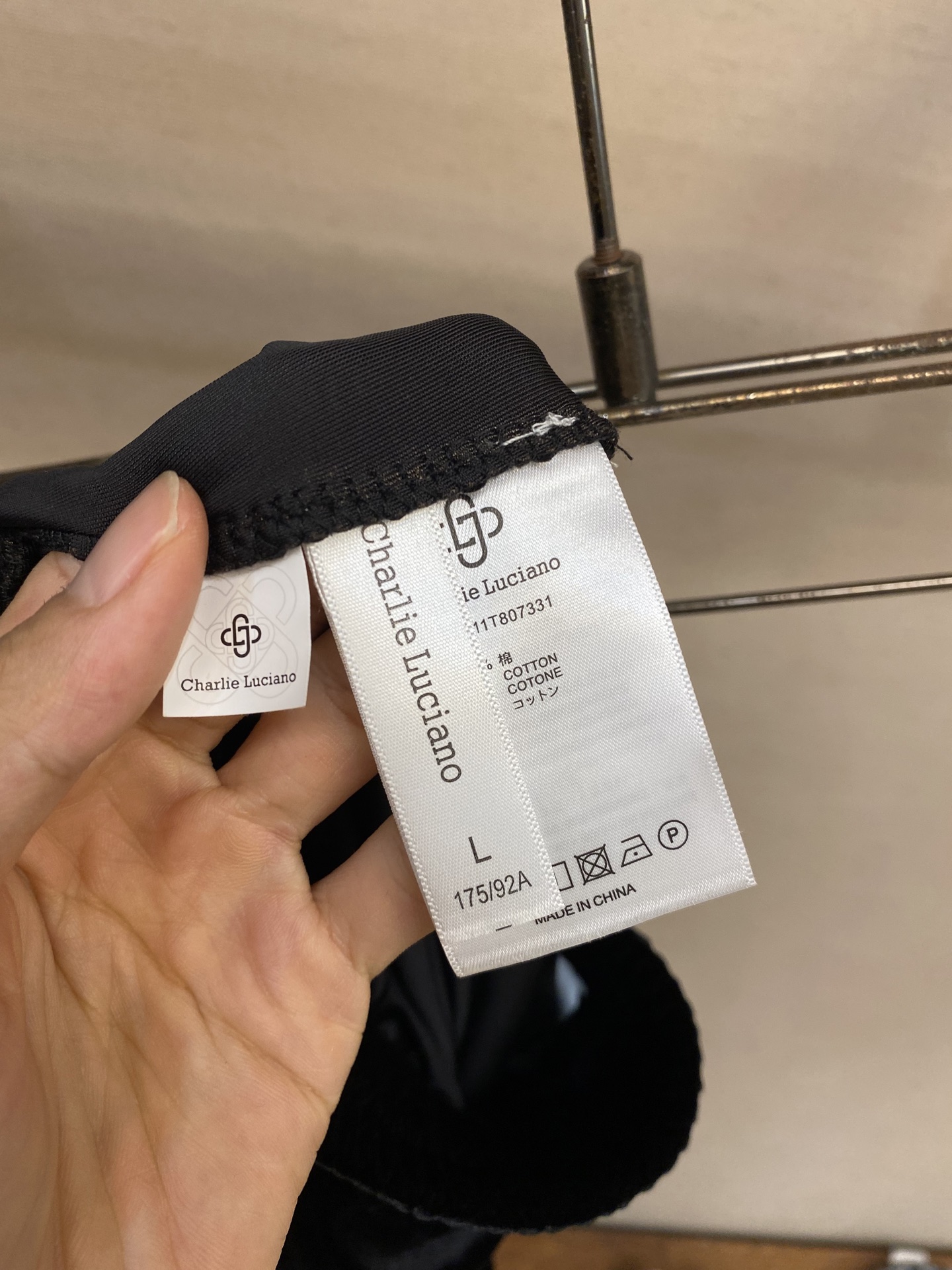 Title: P600 Charlie Luciano 2025 Summer Embroidered Shorts Review Summary: Stylish and comfortable shorts for outdoor activities, designed for fashion and functionality, available in sizes S-XL - 图片 6