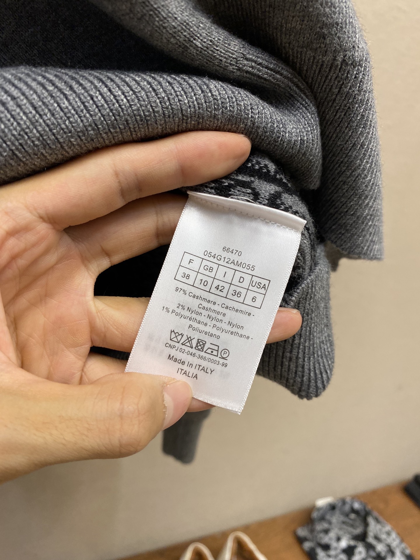 Title: Dior Autumn/Winter Bouquets Collection: Nylon-based fabric in grey and cyanide colors, versatile and timeless design. Sizes S-XL. - 图片 9