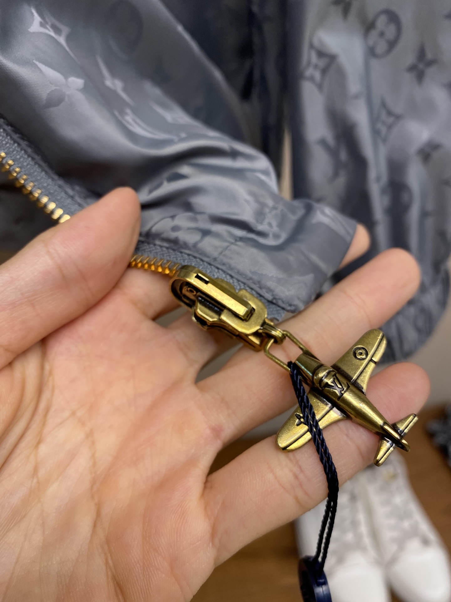 “2025 Male Recreational Designer Double-Sided Jacket: Stylish and Comfortable Zip Design for All Ages” - 图片 8