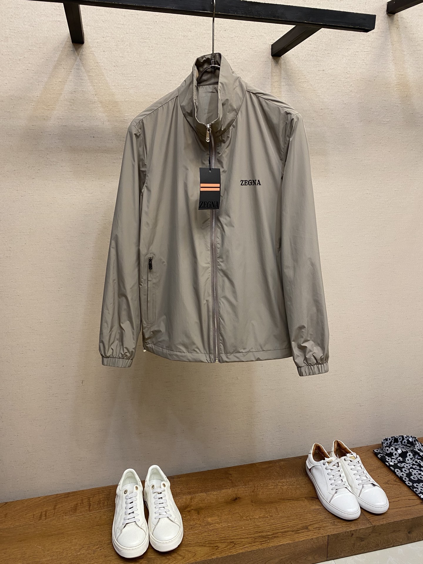 Title: P864 Zzegna Recreational Tailor Jacket 2025 Summary: Stylish, energetic leisure jacket with popular zip design, custom-made luxury fabric, suitable for various age groups - 图片 1