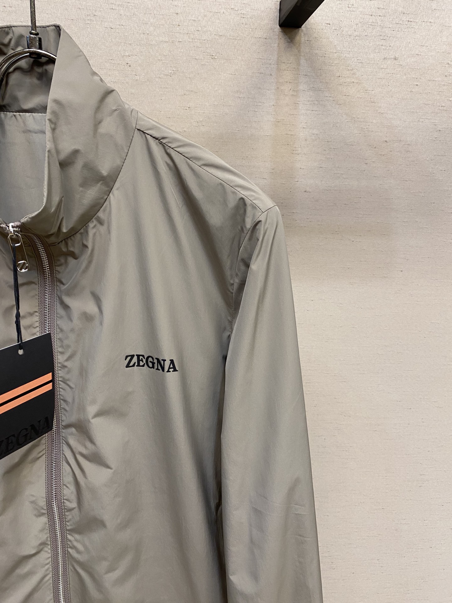 Title: P864 Zzegna Recreational Tailor Jacket 2025 Summary: Stylish, energetic leisure jacket with popular zip design, custom-made luxury fabric, suitable for various age groups - 图片 4