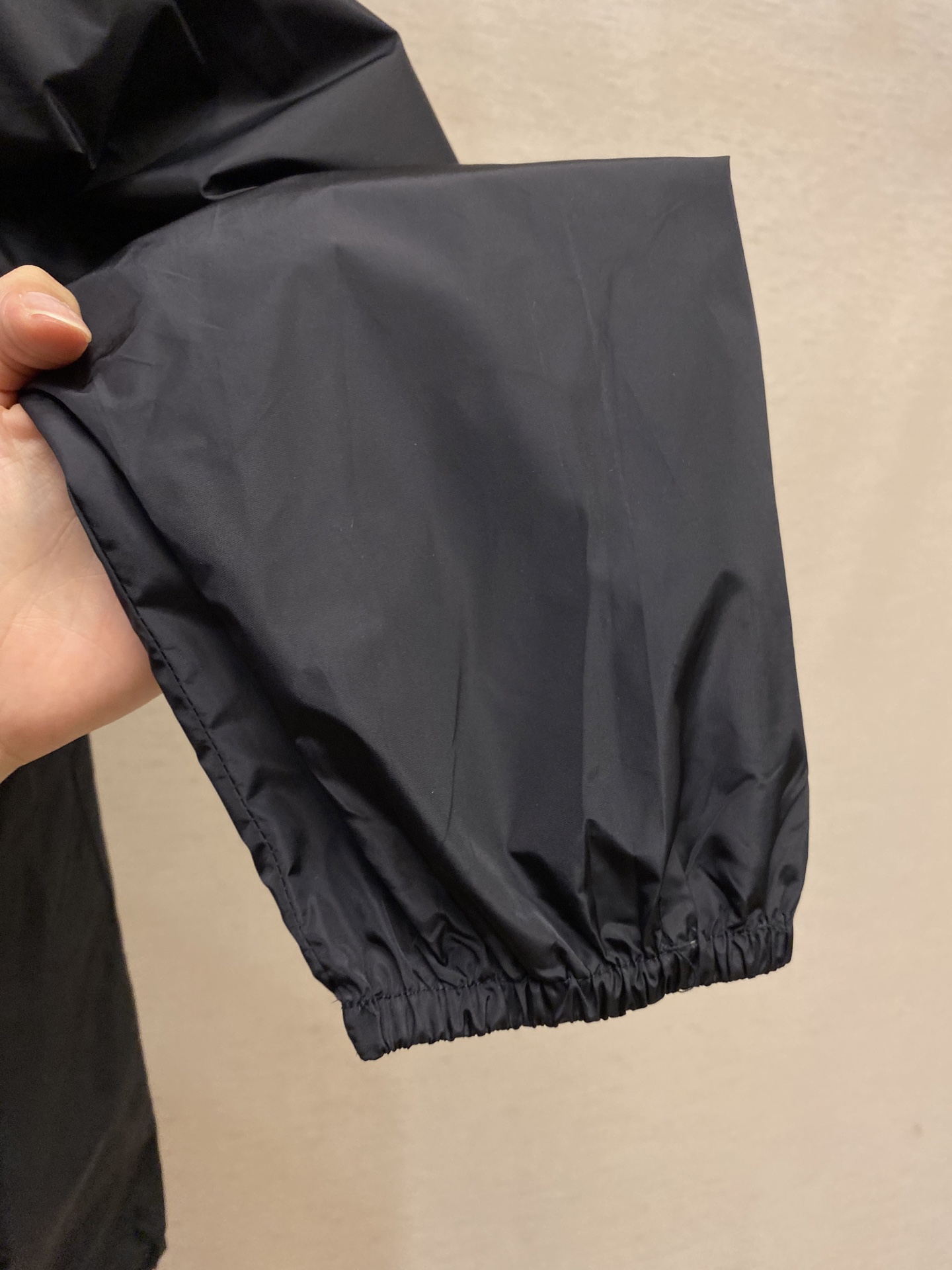 Miu Miu Nylon Jacket: Functional Fabric, Embroidery Logo, Tilted Waist Design, Size S-XL - 图片 9