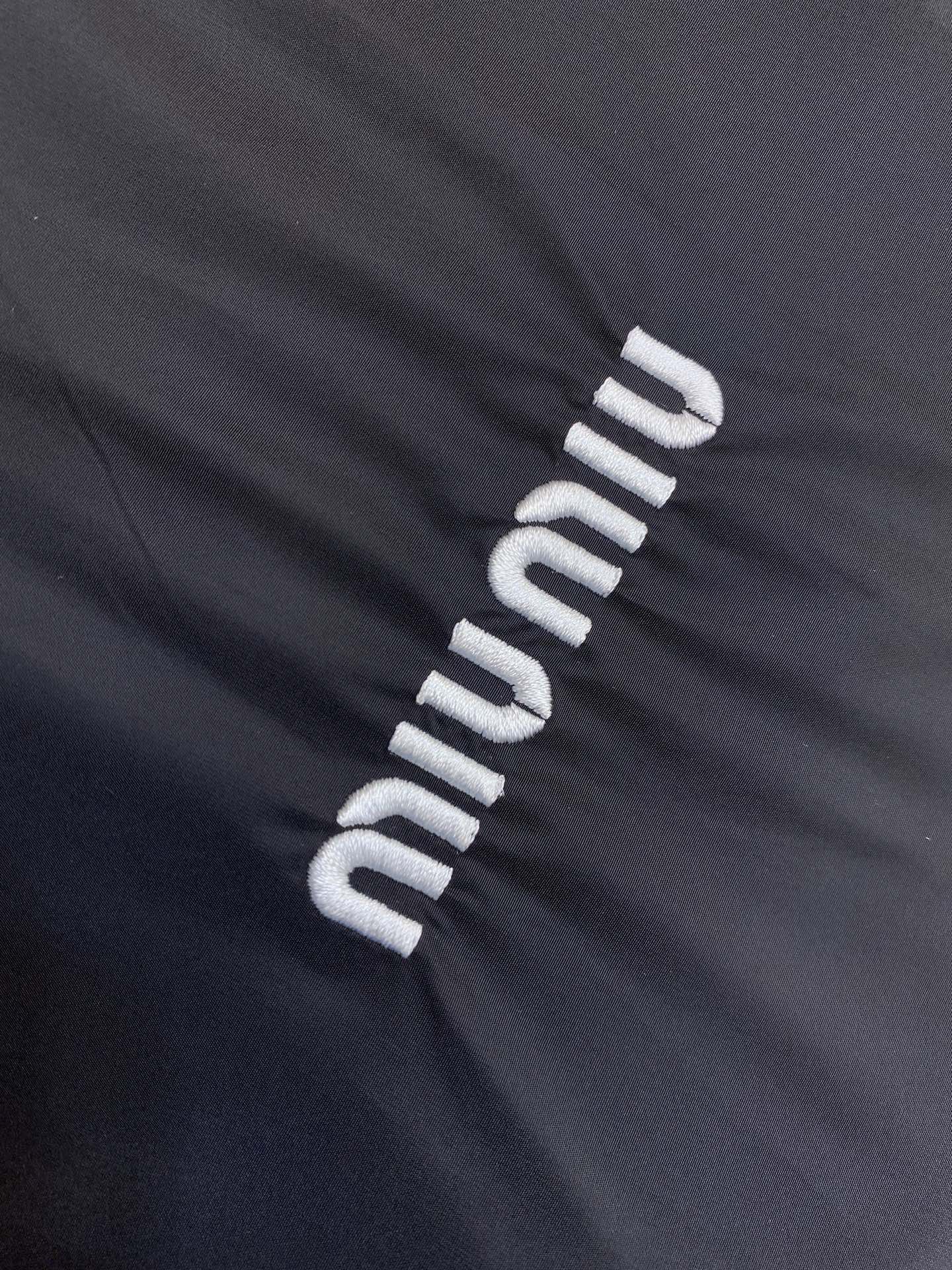 Miu Miu Nylon Jacket: Functional Fabric, Embroidery Logo, Tilted Waist Design, Size S-XL - 图片 5