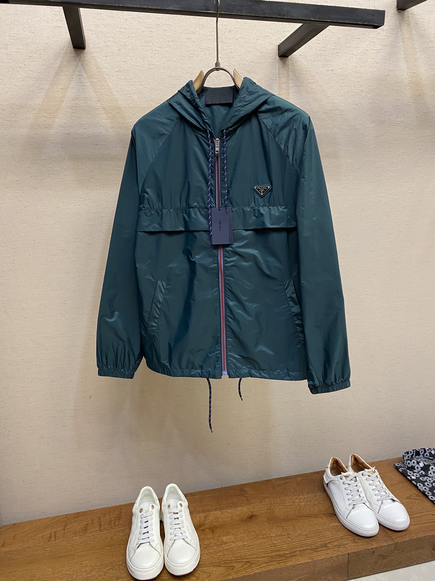 “Regenerative Nylon Jacket: Fabric Selection, Sewing Process, and Sizing Guide” - 图片 1