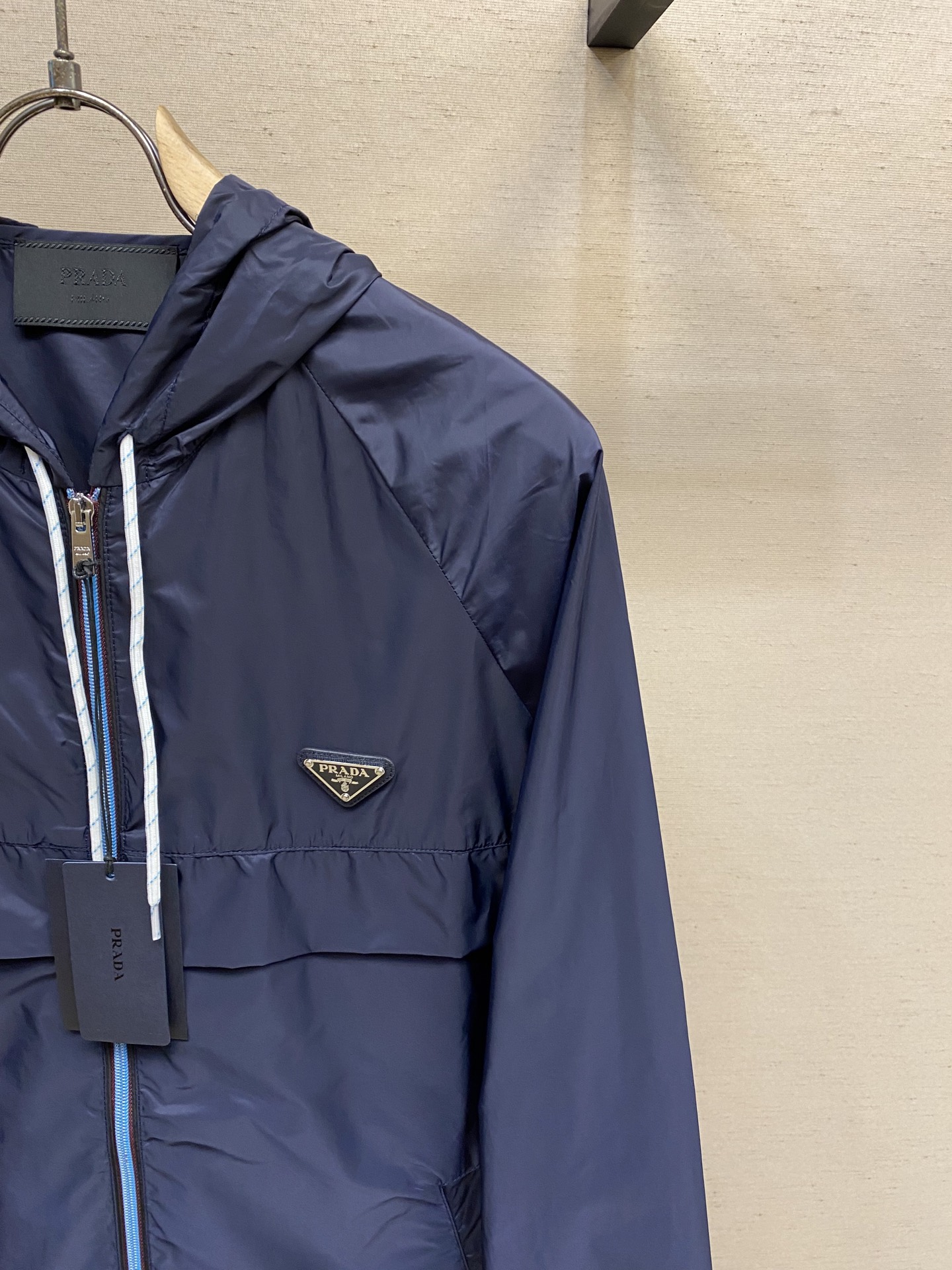 “Regenerative Nylon Jacket: High-Intensity, Waterproof, and Sustainable Fabric Selection and Quality Craftsmanship” - 图片 4