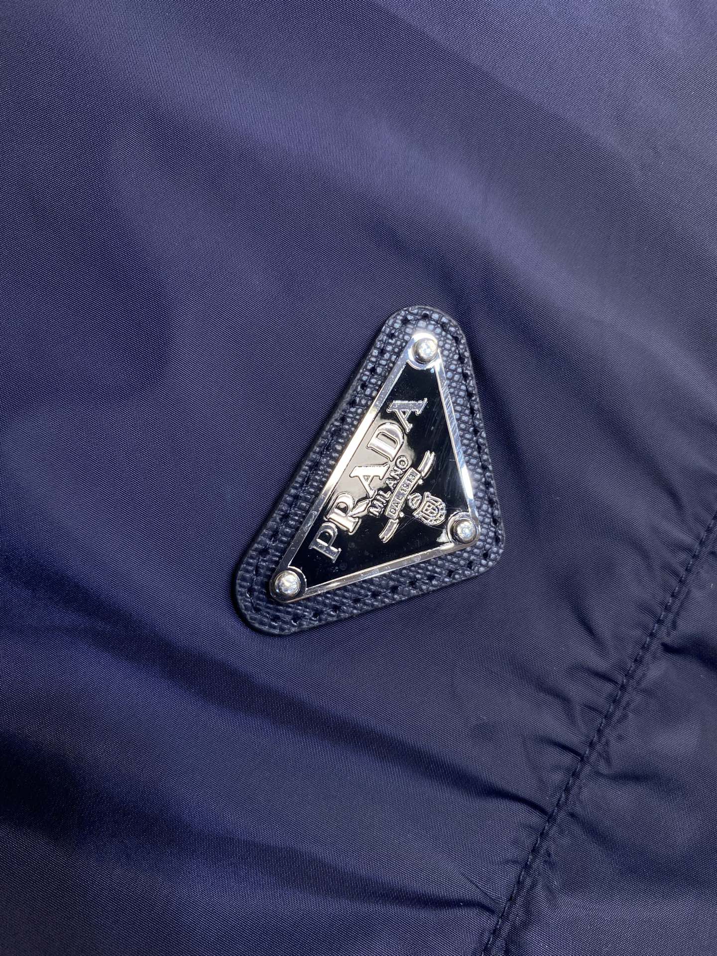 “Regenerative Nylon Jacket: High-Intensity, Waterproof, and Sustainable Fabric Selection and Quality Craftsmanship” - 图片 5