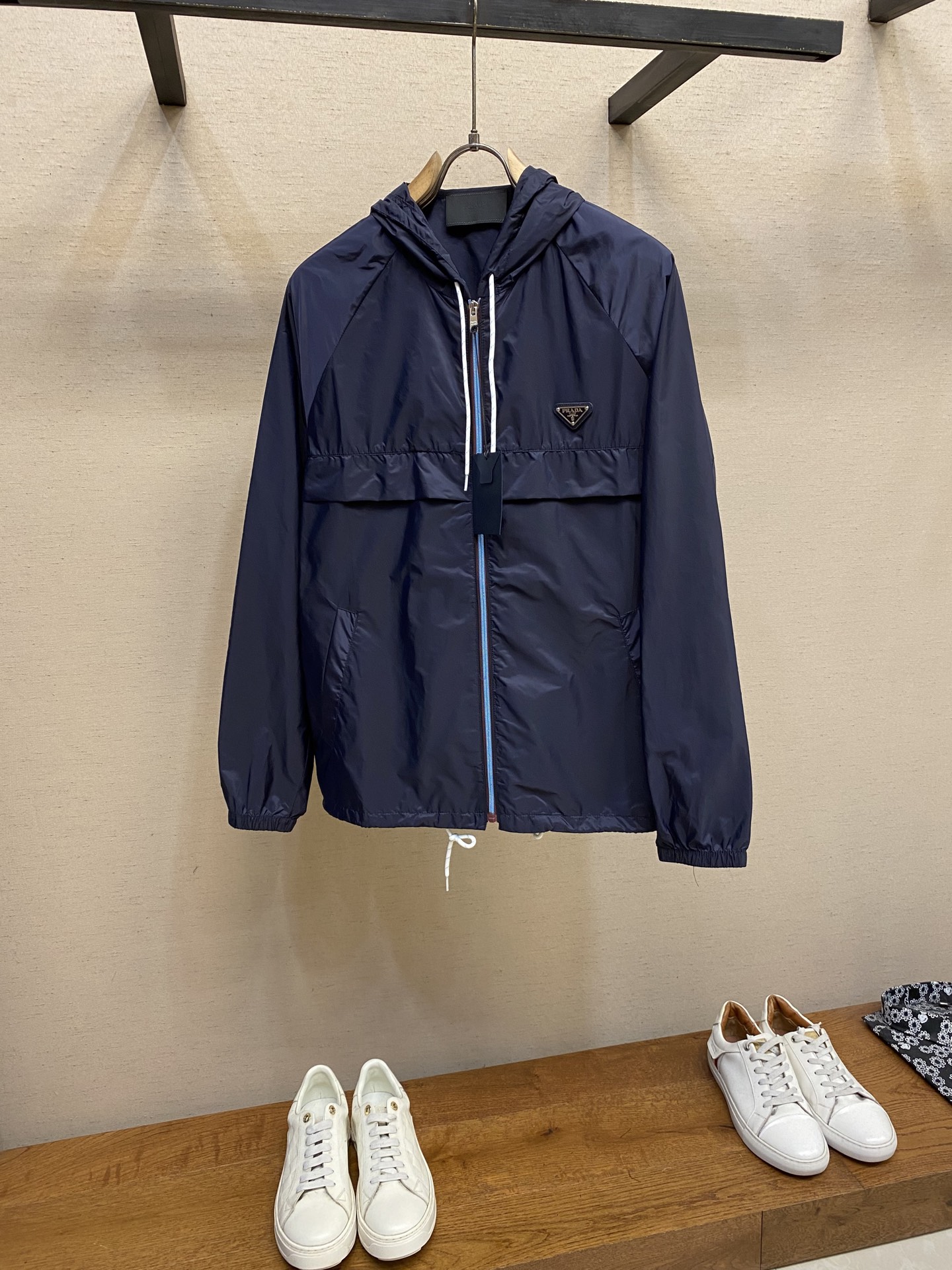 “Regenerative Nylon Jacket: High-Intensity, Waterproof, and Sustainable Fabric Selection and Quality Craftsmanship” - 图片 1