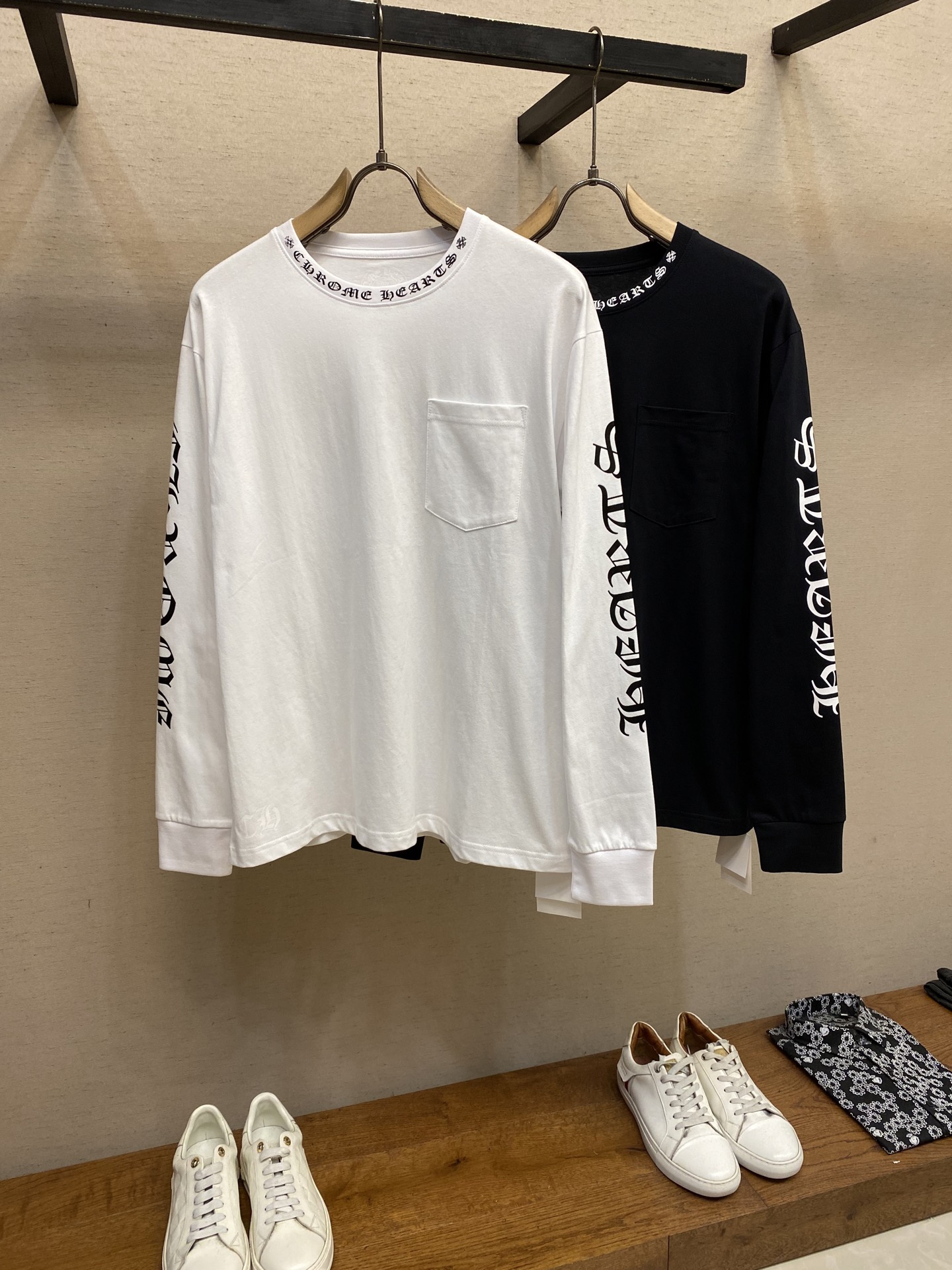 Sanskrit Letter-Printed Long-Sleeve T-Shirts for Men and Women: Cherome Heart CH Crocson Design and Quality Details - 图片 3