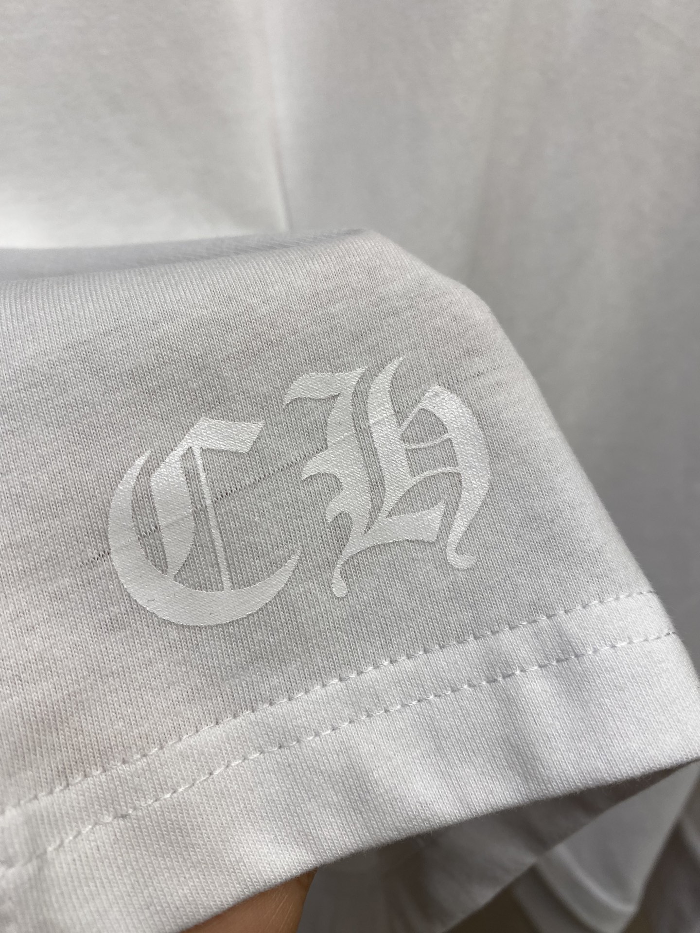 Title: P576 Cherome Heart CH Crocson Sanskrit Letter Welfare T-shirt Summary Summary: Unisex long-sleeve T-shirts with Sanskrit letter print, made of high-quality cotton - 图片 7