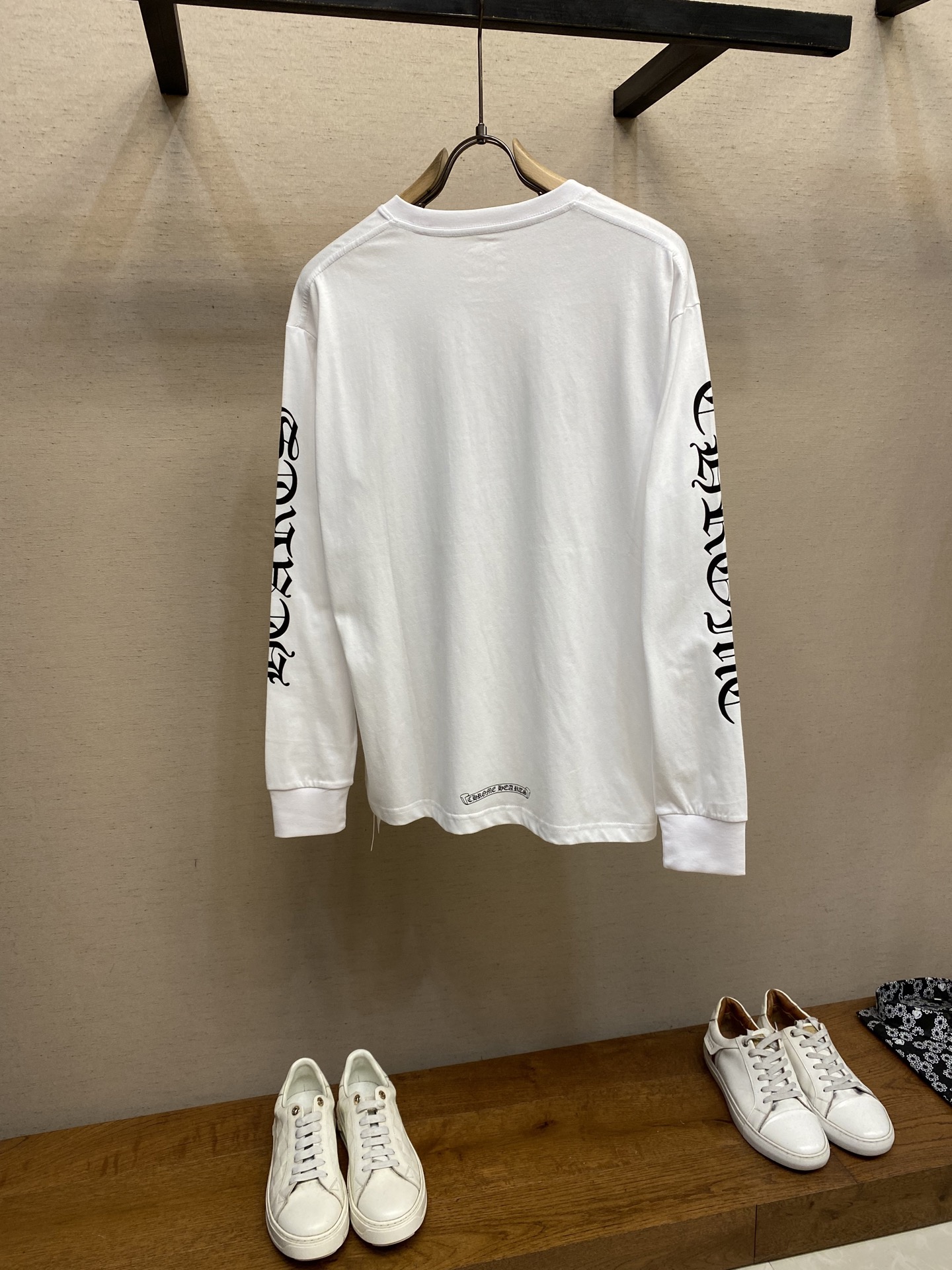 Title: P576 Cherome Heart CH Crocson Sanskrit Letter Welfare T-shirt Summary Summary: Unisex long-sleeve T-shirts with Sanskrit letter print, made of high-quality cotton - 图片 2
