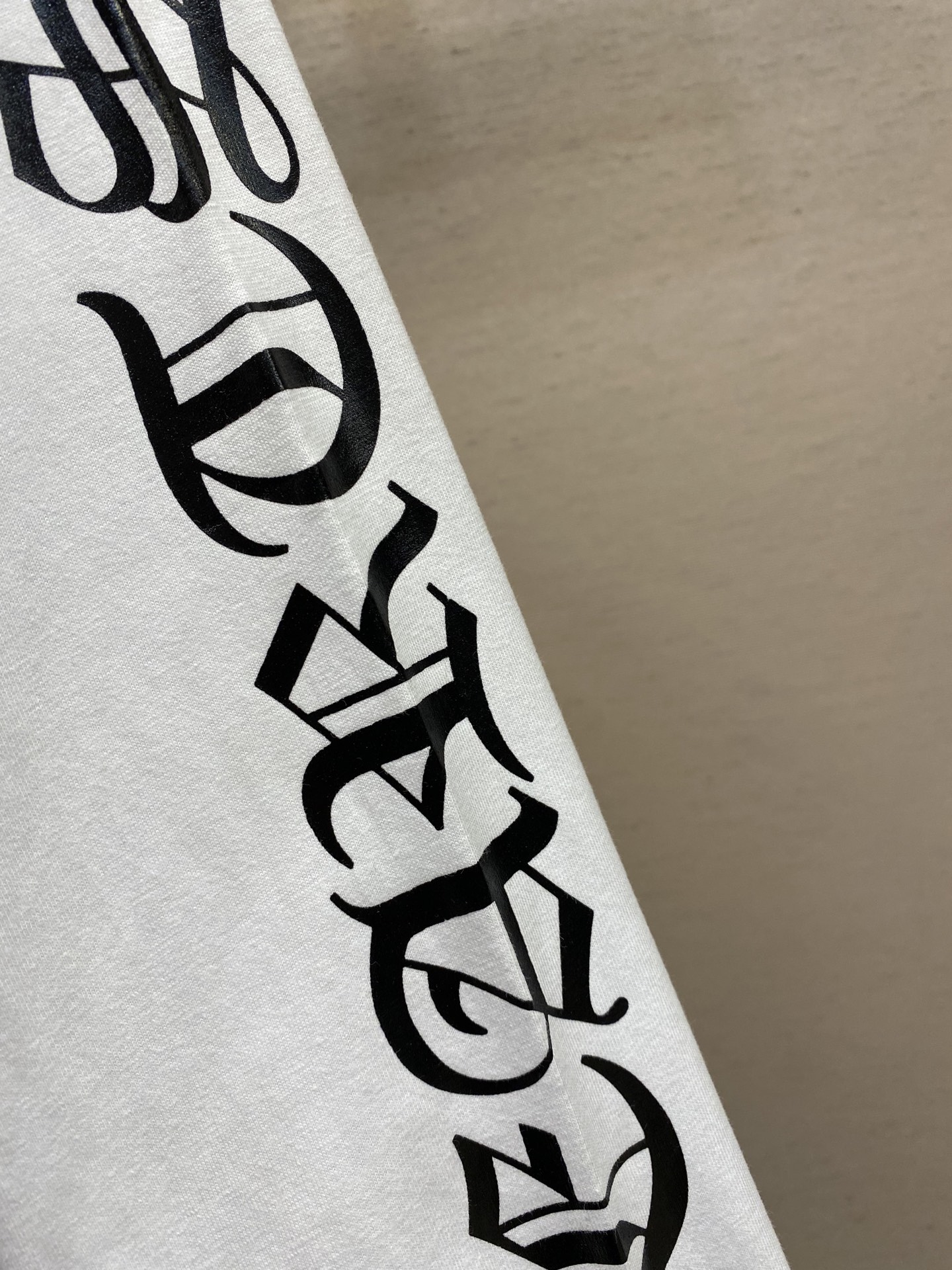Title: P576 Cherome Heart CH Crocson Sanskrit Letter Welfare T-shirt Summary Summary: Unisex long-sleeve T-shirts with Sanskrit letter print, made of high-quality cotton - 图片 6