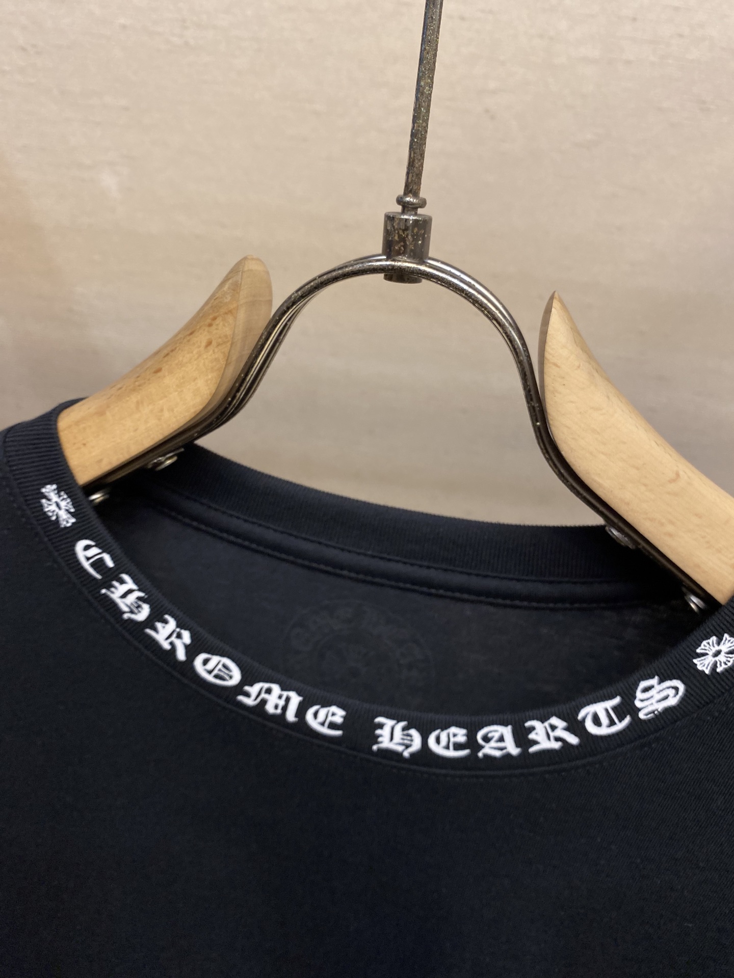 Sanskrit Letter-Printed Long-Sleeve T-Shirts for Men and Women: Cherome Heart CH Crocson Design and Quality Details - 图片 4