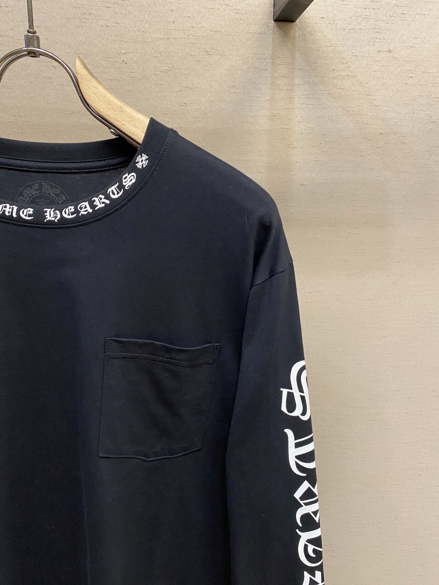 Sanskrit Letter-Printed Long-Sleeve T-Shirts for Men and Women: Cherome Heart CH Crocson Design and Quality Details - 图片 5
