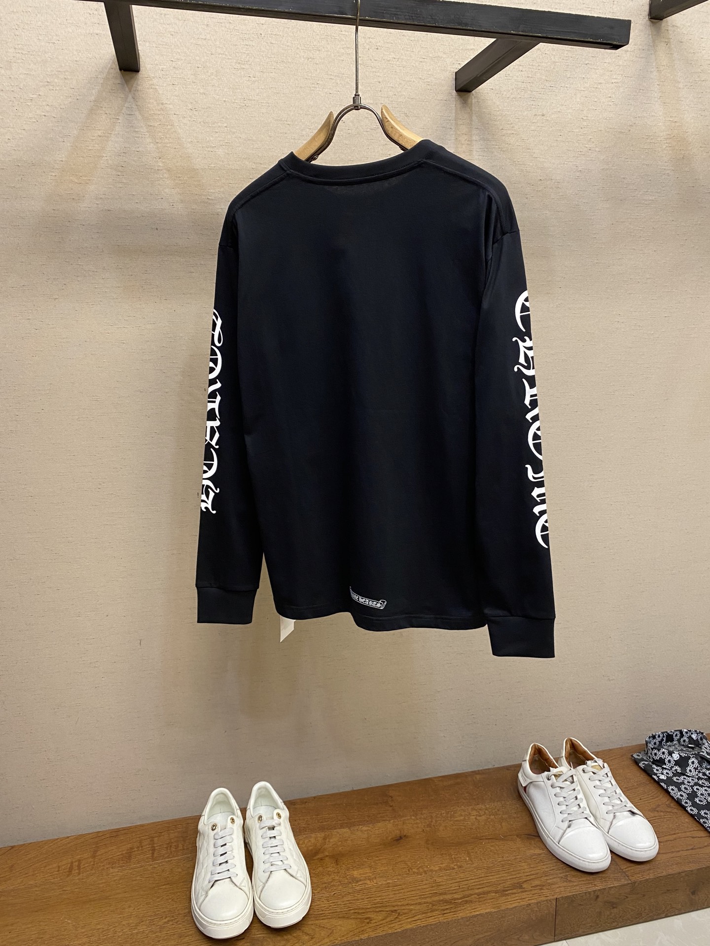 Sanskrit Letter-Printed Long-Sleeve T-Shirts for Men and Women: Cherome Heart CH Crocson Design and Quality Details - 图片 2