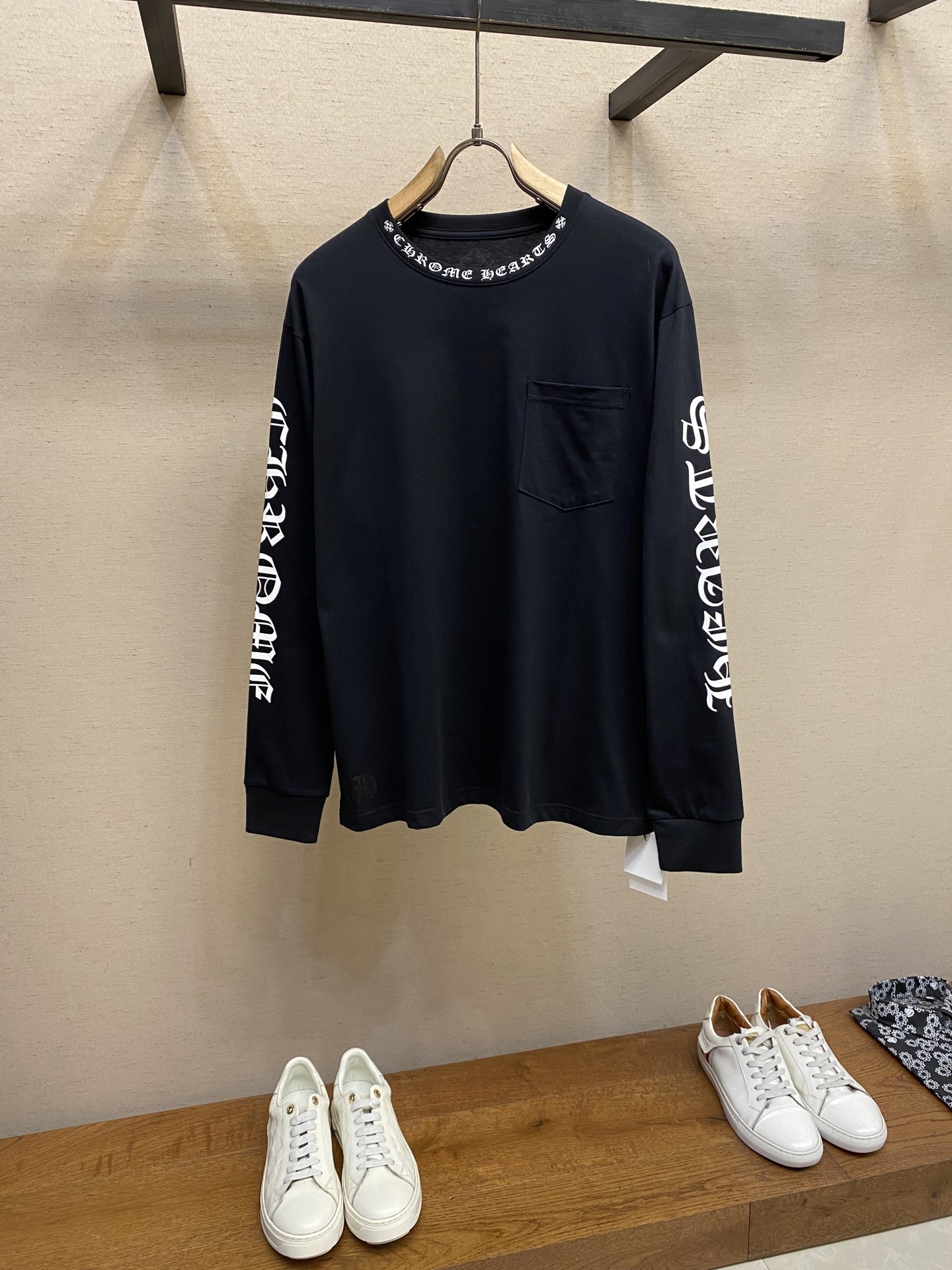 Sanskrit Letter-Printed Long-Sleeve T-Shirts for Men and Women: Cherome Heart CH Crocson Design and Quality Details - 图片 1