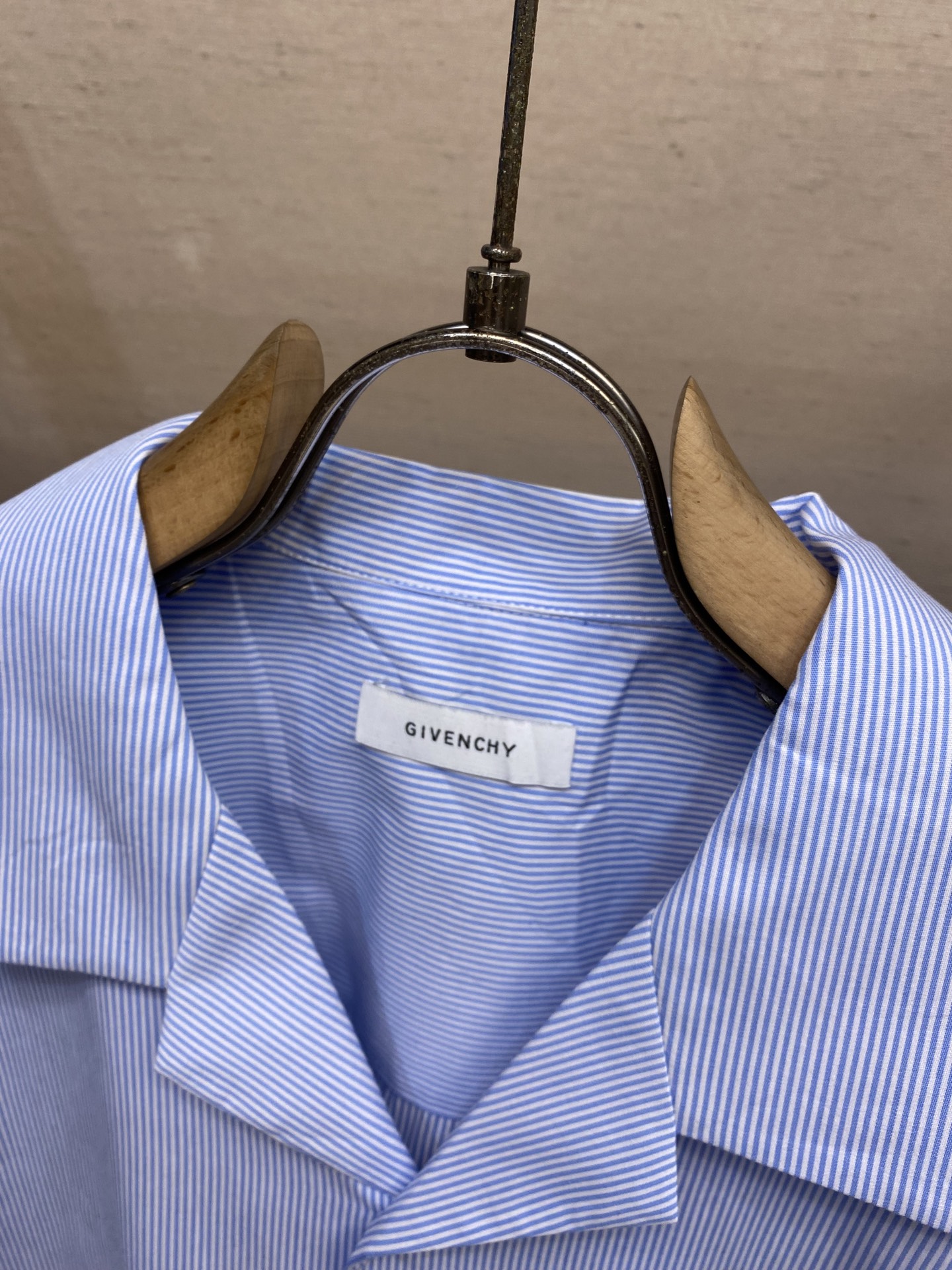 Givenchy 25/SS Collection: Size S-XL Log Print T-Shirt – Product Details and Availability - 图片 3