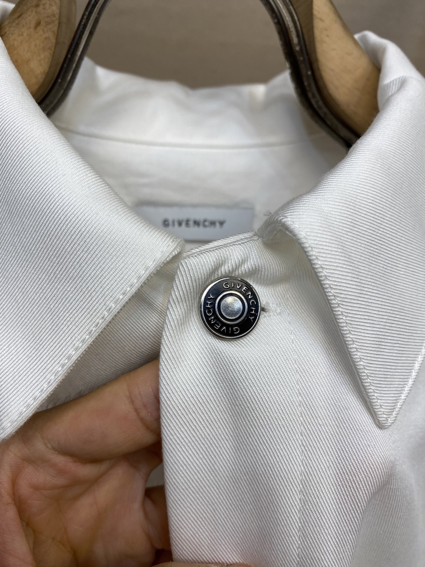 P696 🌟🌟 Givenchy, 25/SS Bag embroidered logo shirt, slashed full cotton, top version Size: S-XL - 图片 5
