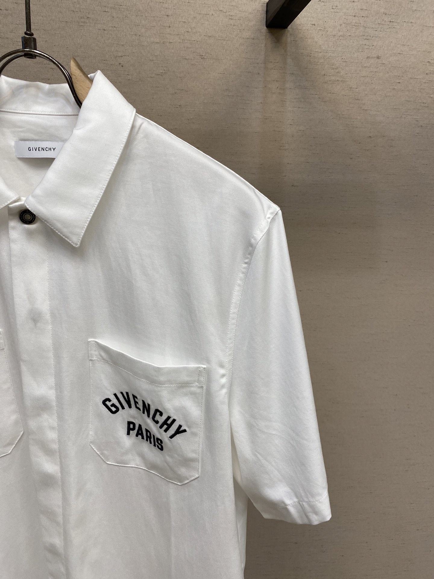 P696 🌟🌟 Givenchy, 25/SS Bag embroidered logo shirt, slashed full cotton, top version Size: S-XL - 图片 4