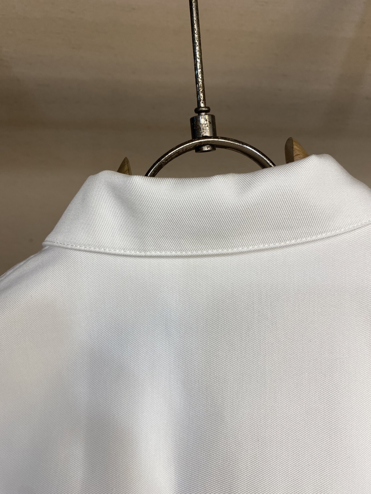 P696 🌟🌟 Givenchy, 25/SS Bag embroidered logo shirt, slashed full cotton, top version Size: S-XL - 图片 8