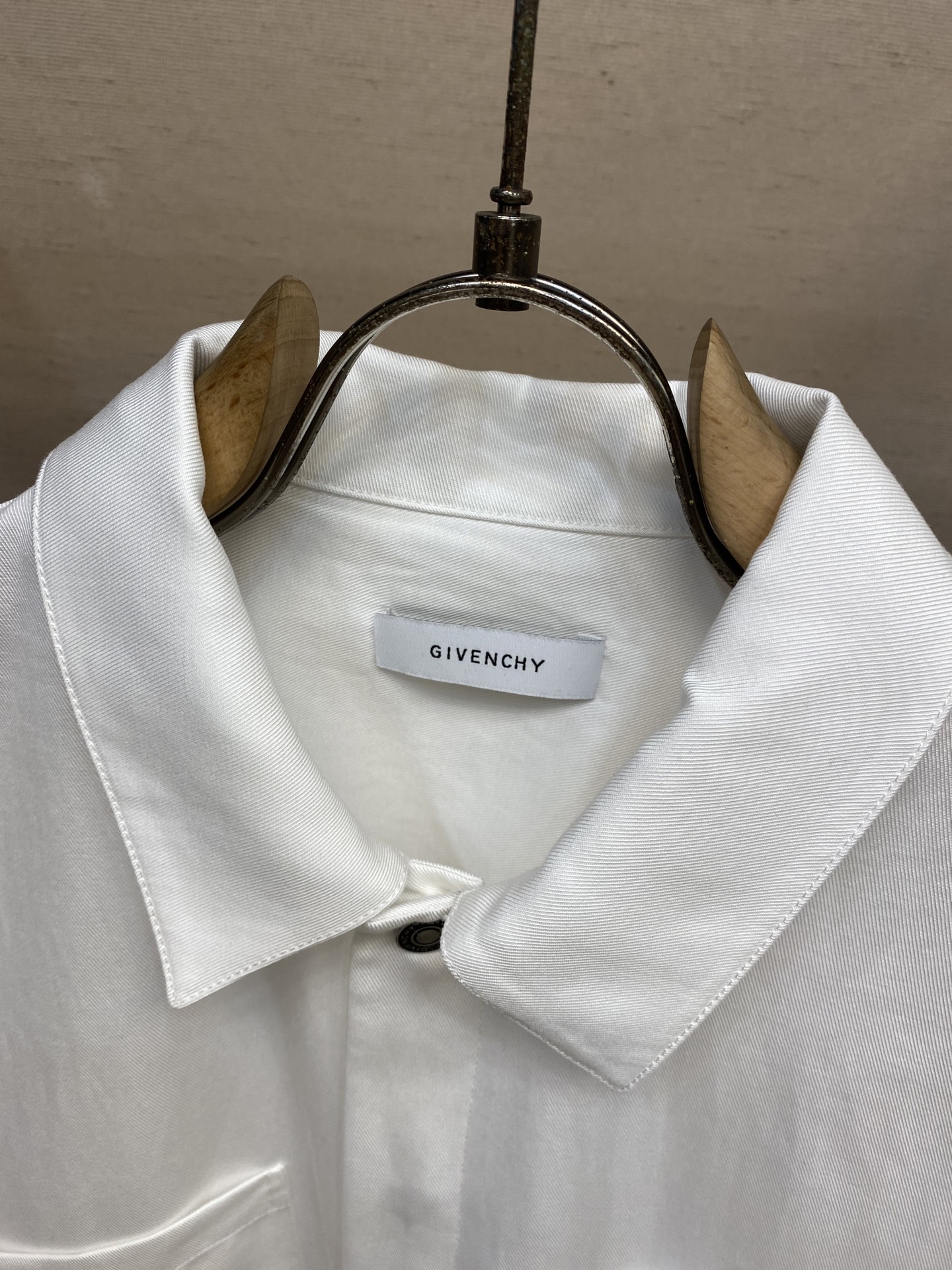 P696 🌟🌟 Givenchy, 25/SS Bag embroidered logo shirt, slashed full cotton, top version Size: S-XL - 图片 3