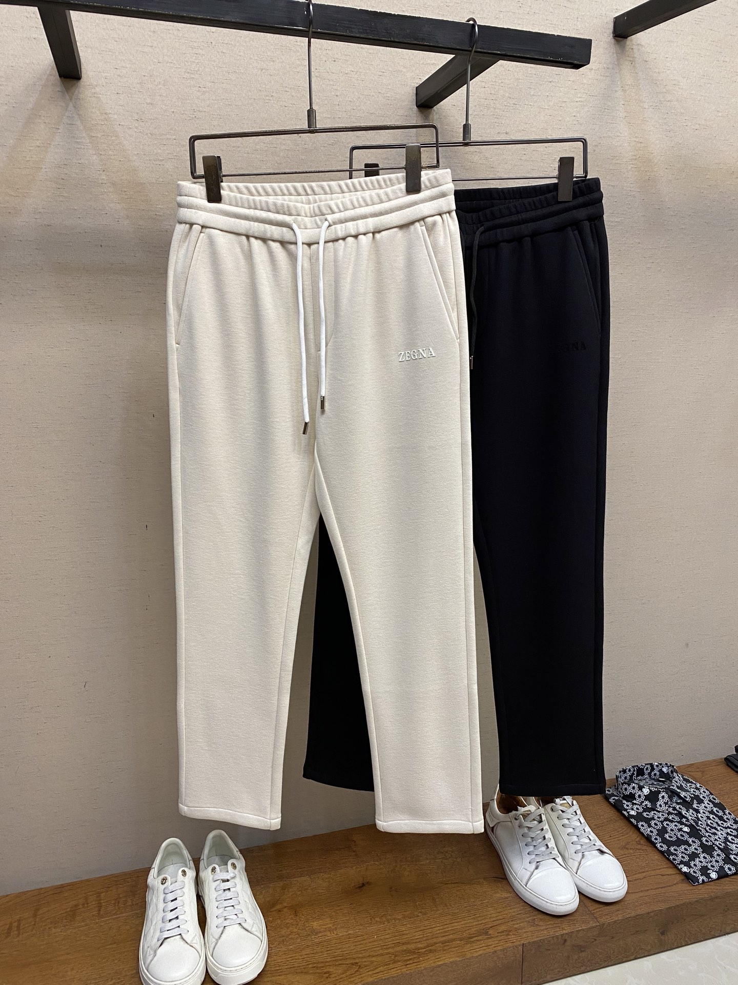 “Zzegna Men’s Leisure Pants: Stylish, Comfortable, and Ideal for Sports and Outdoor Activities” - 图片 3