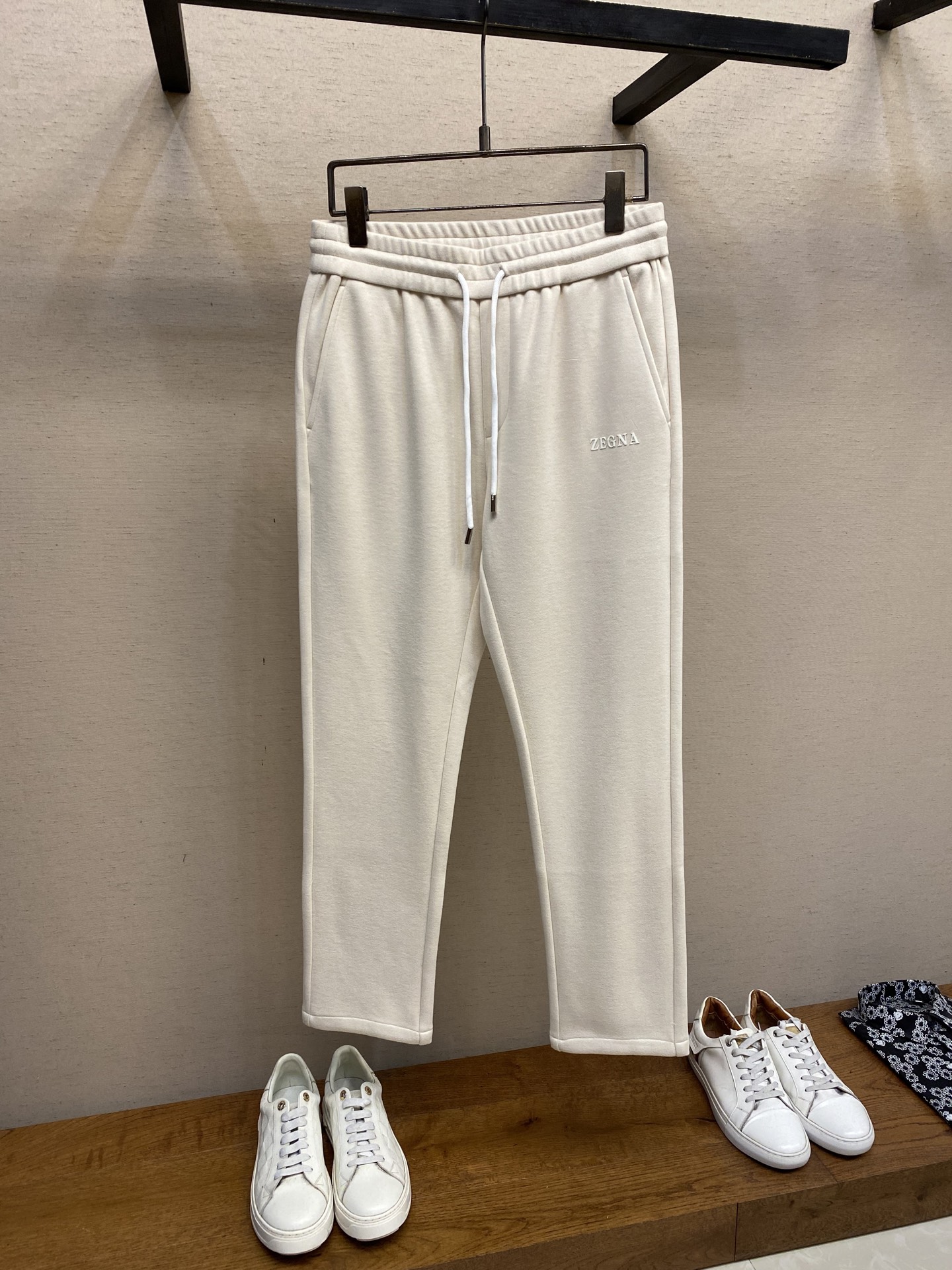 “Zzegna Men’s Leisure Pants: Stylish, Comfortable, and Ideal for Sports and Outdoor Activities”