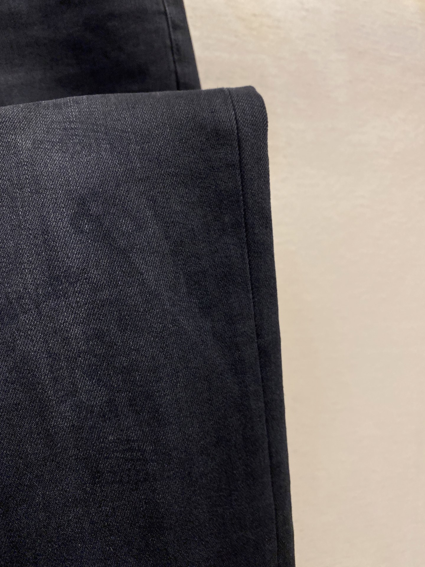 Balenciaga 2025 Jeans Review: Comfortable Leg-Modified Style for Versatile Outfits - 图片 5