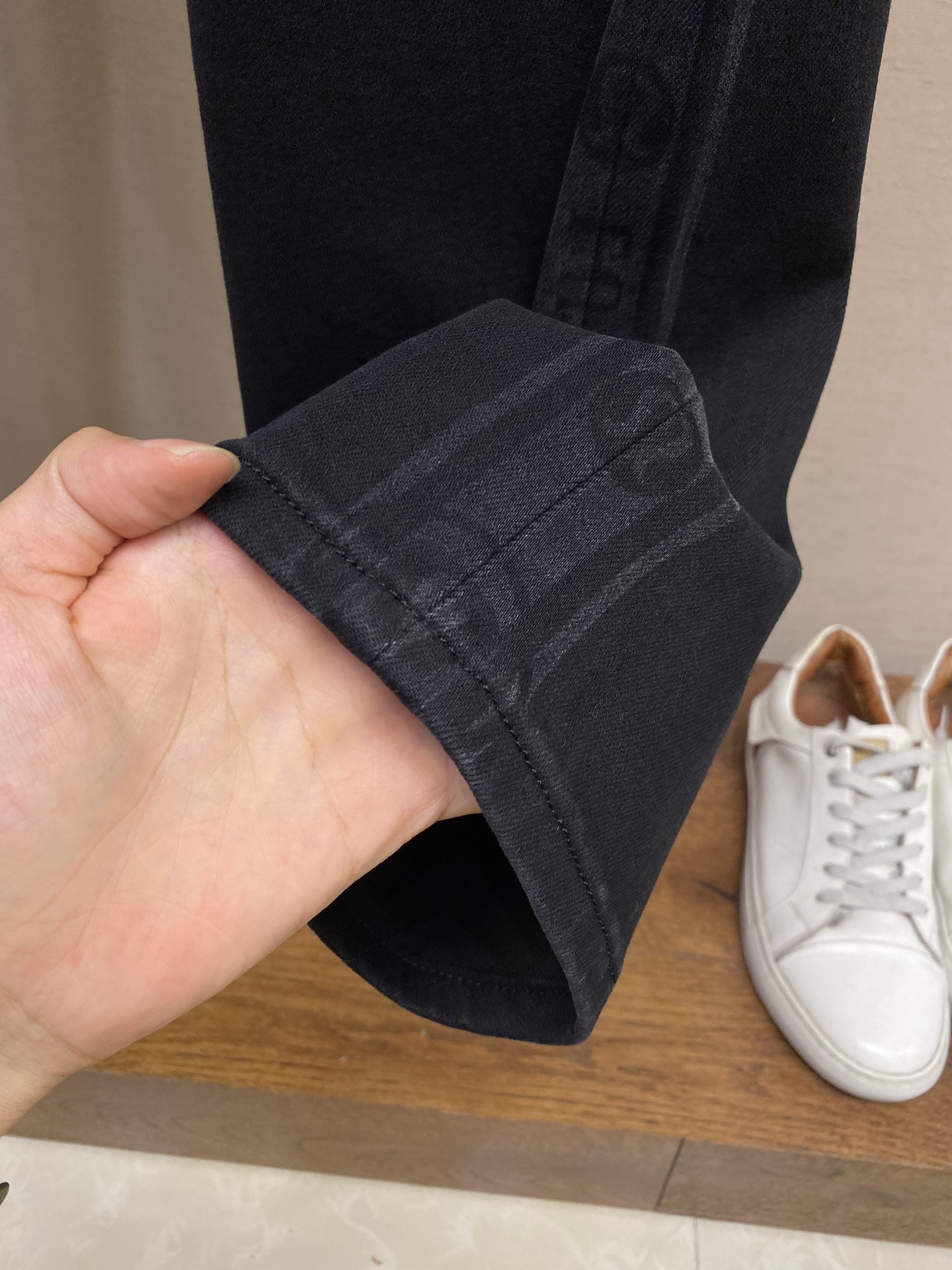 “P648 =2025s Jeans Review: Comfortable Leg-Modified Style, Versatile Sizing for Any Outfit” - 图片 7