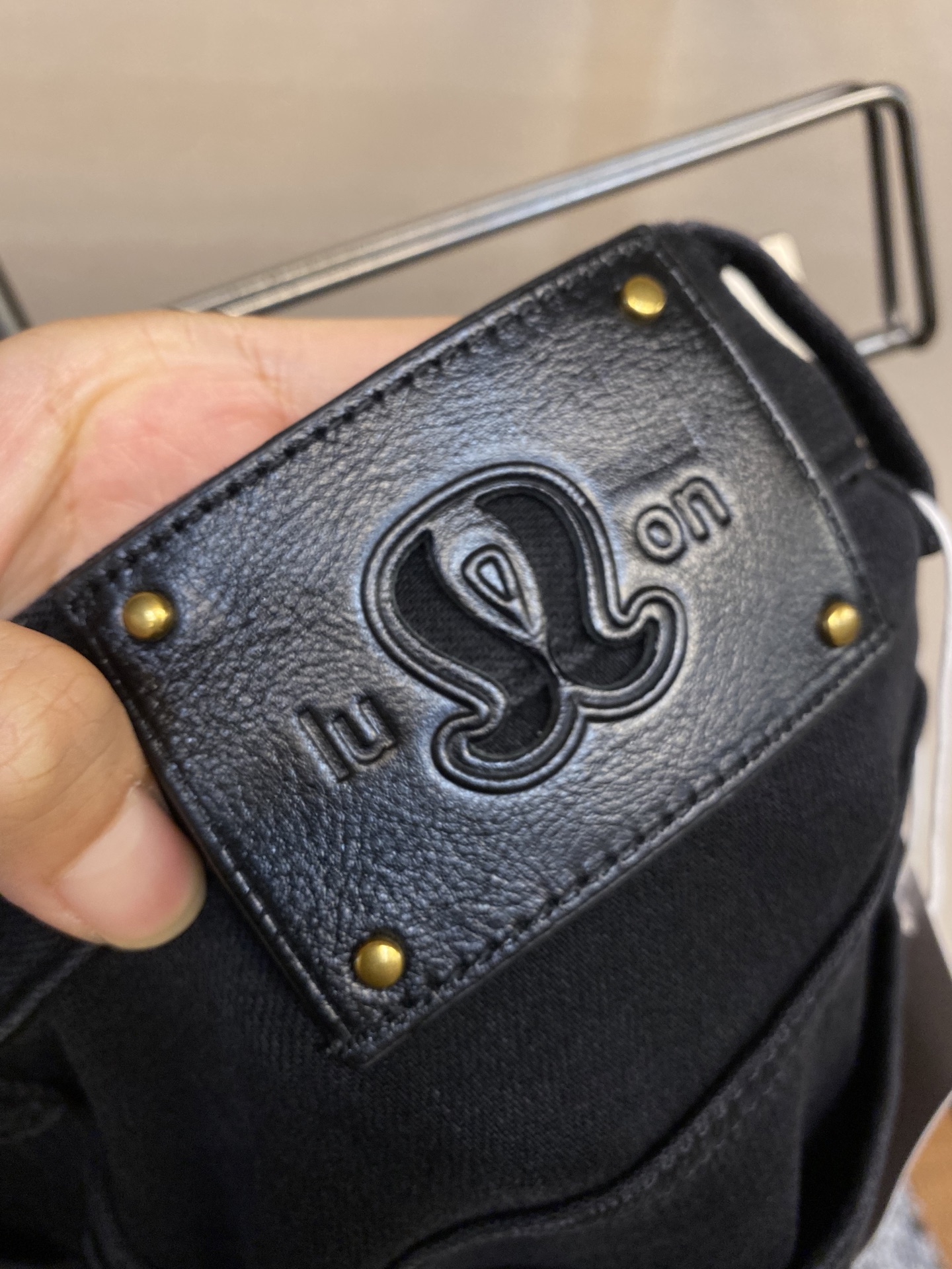 “P648 =2025s Jeans Review: Comfortable Leg-Modified Style, Versatile Sizing for Any Outfit” - 图片 8