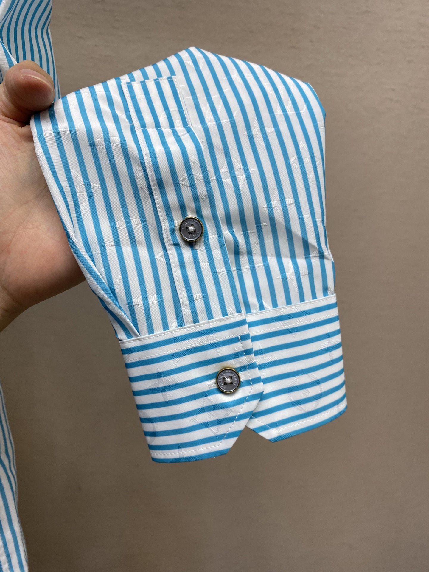Customized Suture Shirt with 13400 Texture Fabric and Template Embroidery | Size S-XL Options - 图片 7