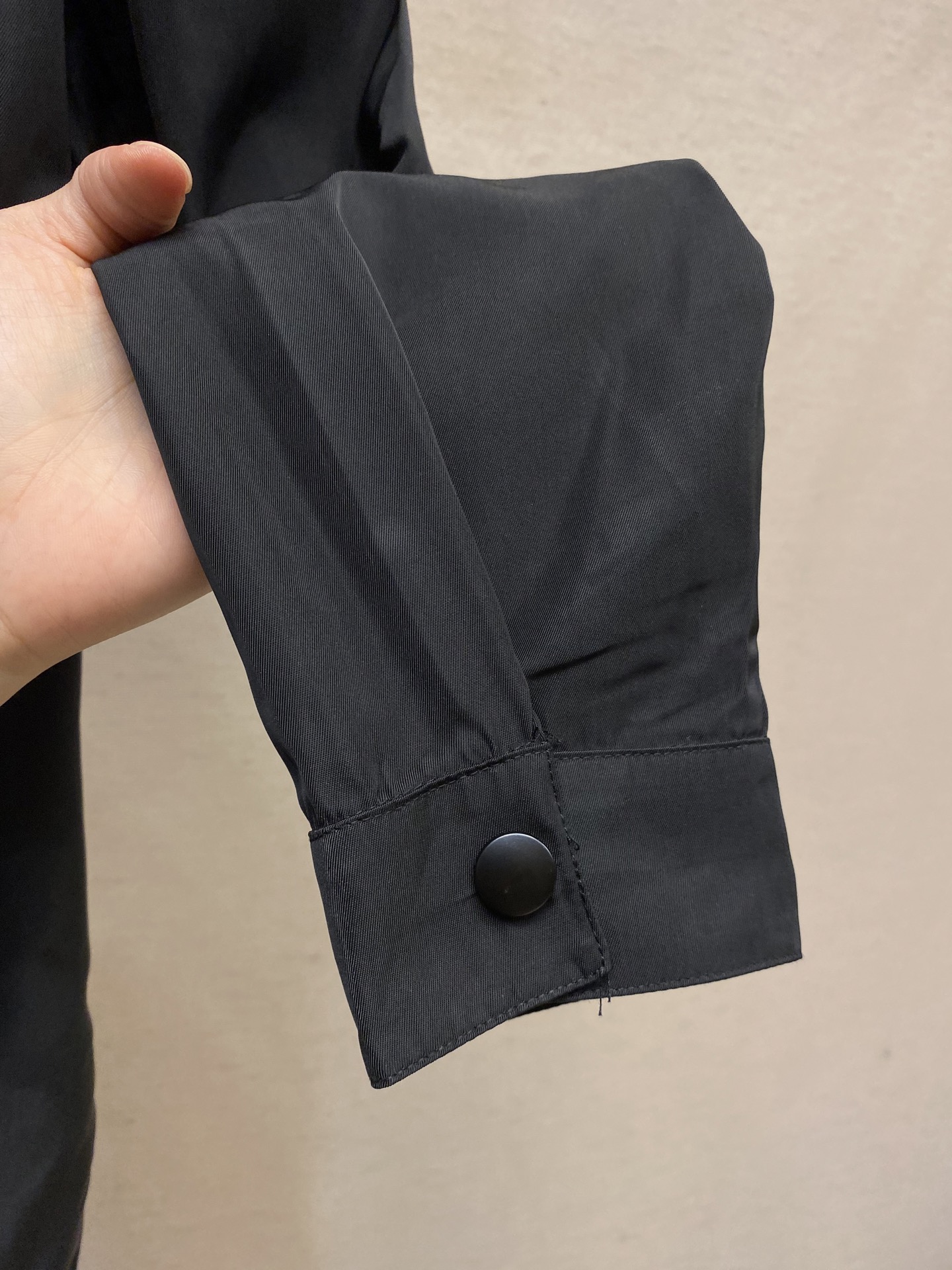 “Prada 25-SS Coloured Badge Long Sleeve Jacket Review: Authentic 7626 Windbreaker Customized Details Size S-XL” - 图片 9