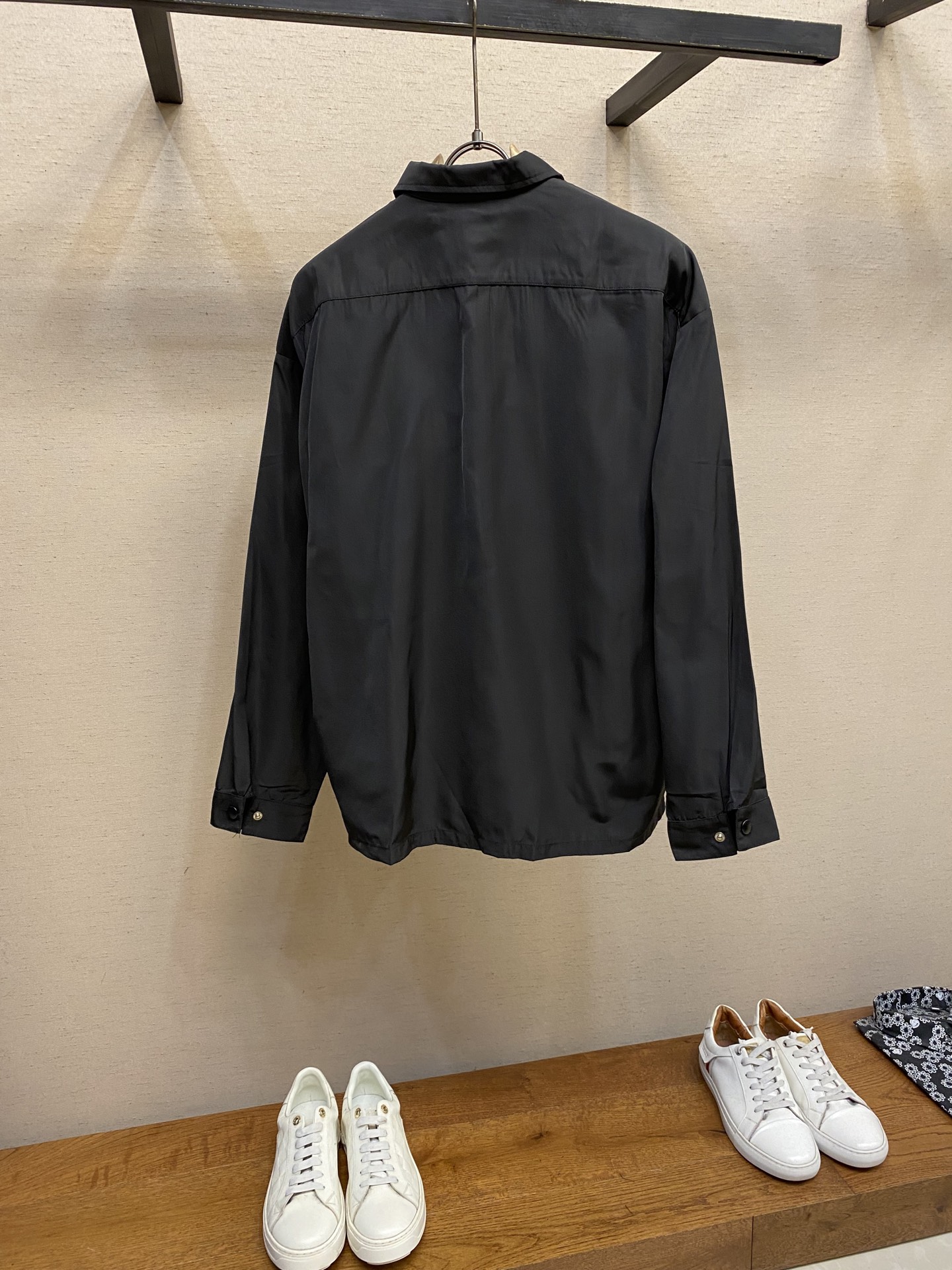 “Prada 25-SS Coloured Badge Long Sleeve Jacket Review: Authentic 7626 Windbreaker Customized Details Size S-XL” - 图片 2