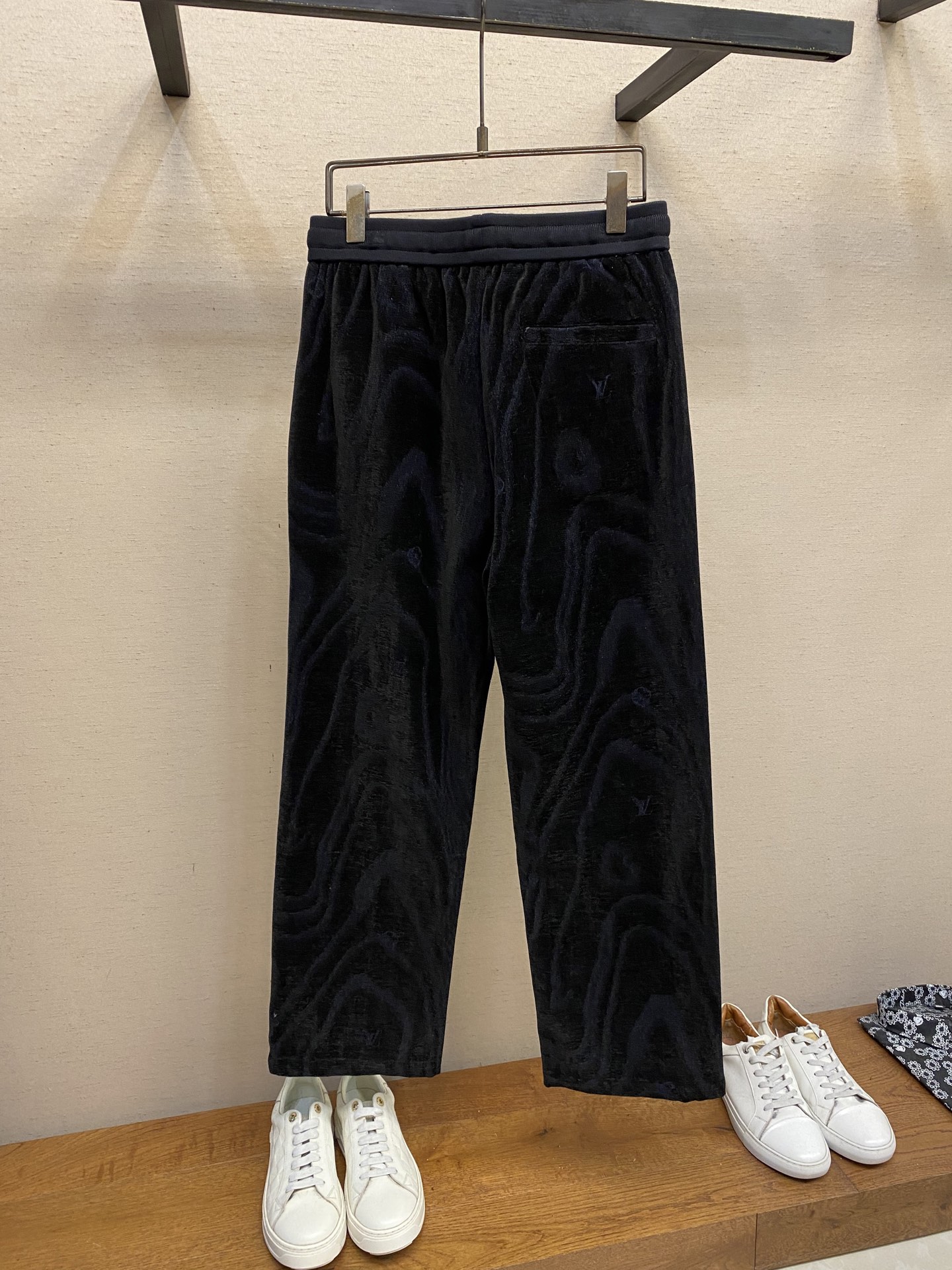 Louis Vuitton Men's Casual Pants Elastic Waist Comfortable Outdoor Trousers 3 i1755160777143 1609 0 1