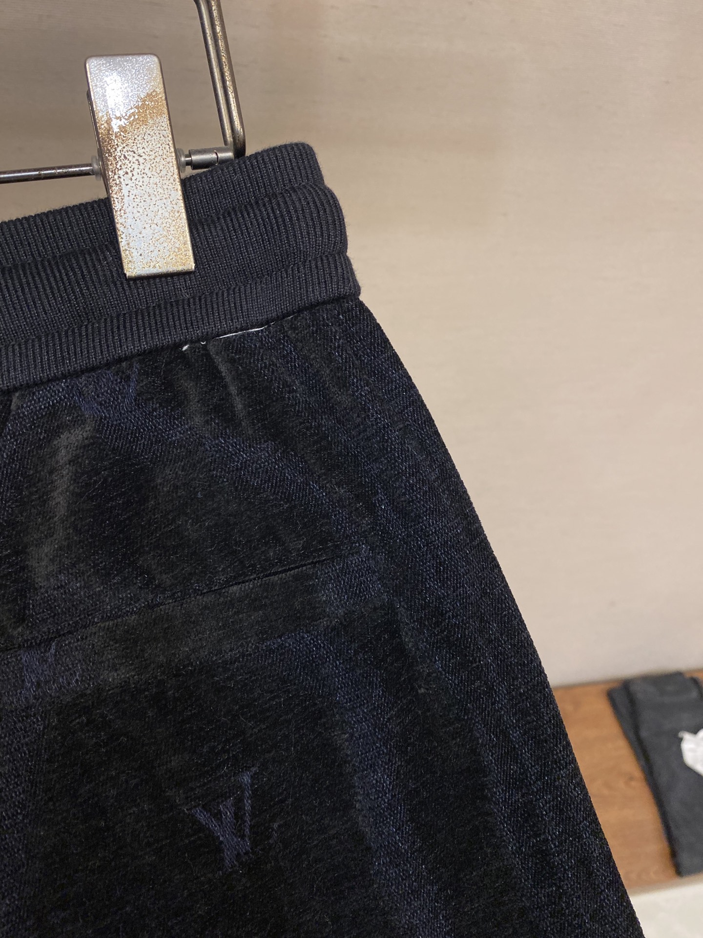 Louis Vuitton Men's Casual Pants Elastic Waist Comfortable Outdoor Trousers 8 i1755160777300 3783 0 6