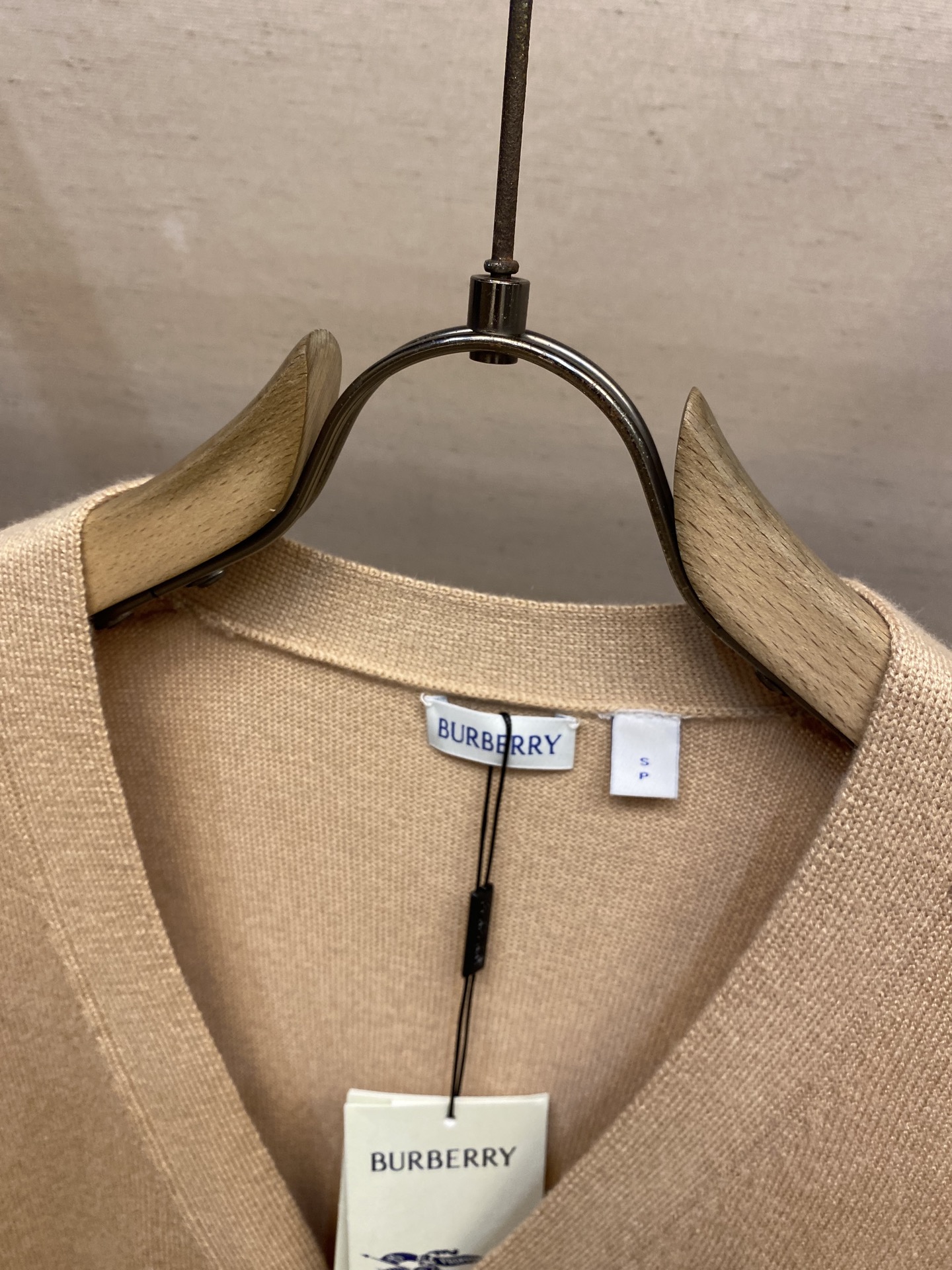 Burberry Wool Cardigan with Equestrian Knight Design - New Spring/Summer Style 5 i1755160929702 194 0 3