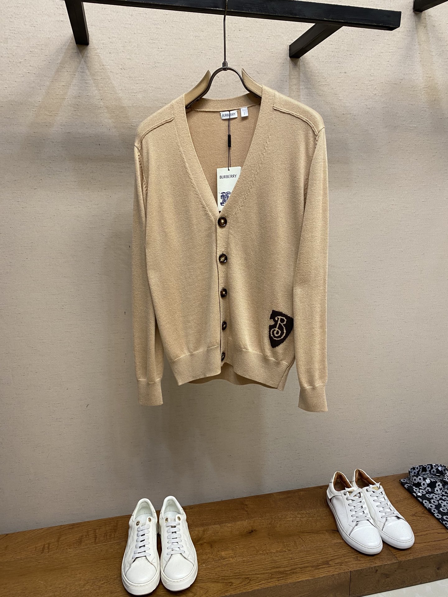 Burberry Wool Cardigan with Equestrian Knight Design - New Spring/Summer Style 2 i1755160934504 4321 0 0