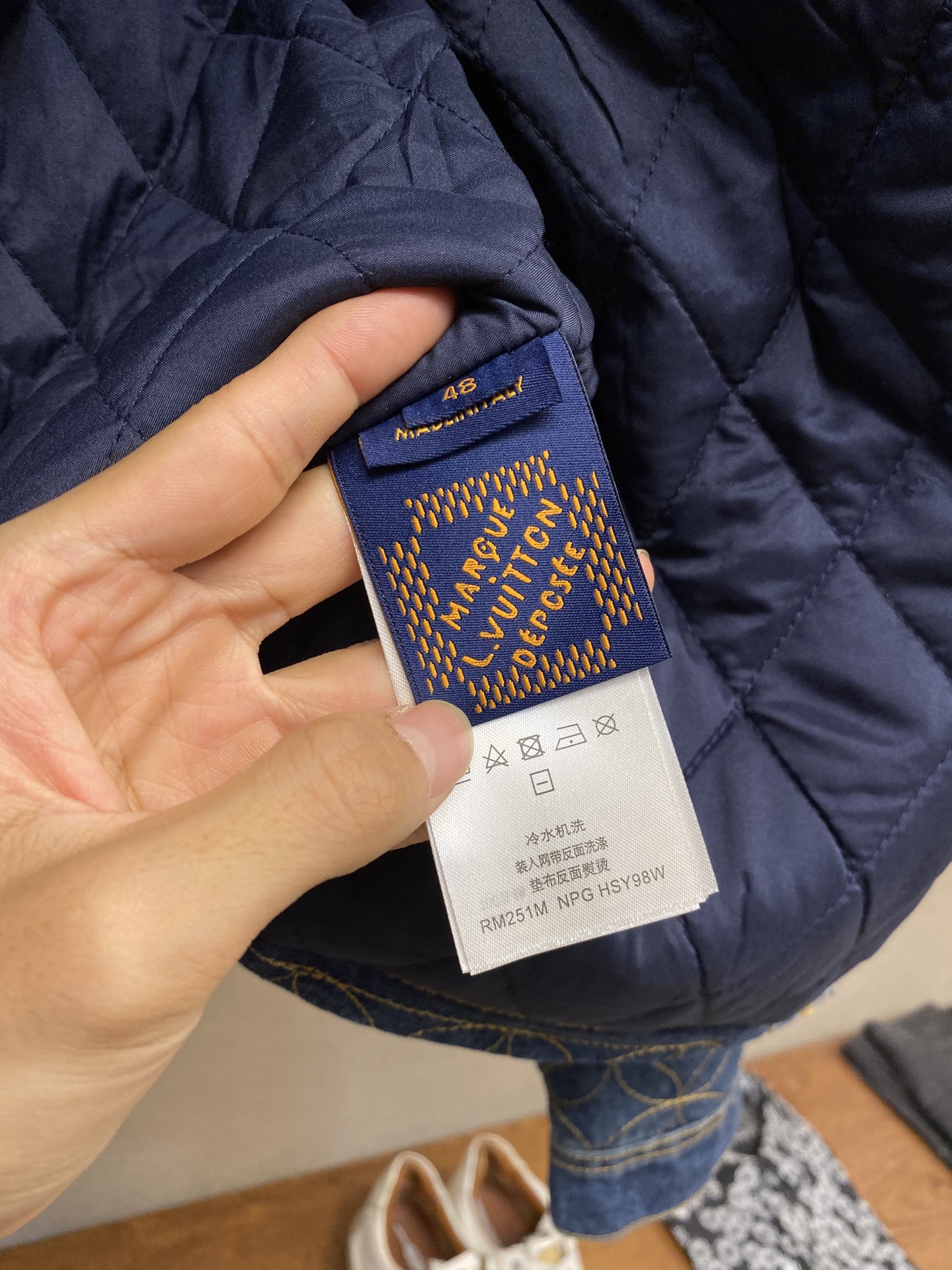 🌟🌟1V、2025秋冬系列的合作之作，展现了Louis Vuitton的精湛技艺。短裤饰有Dandy M