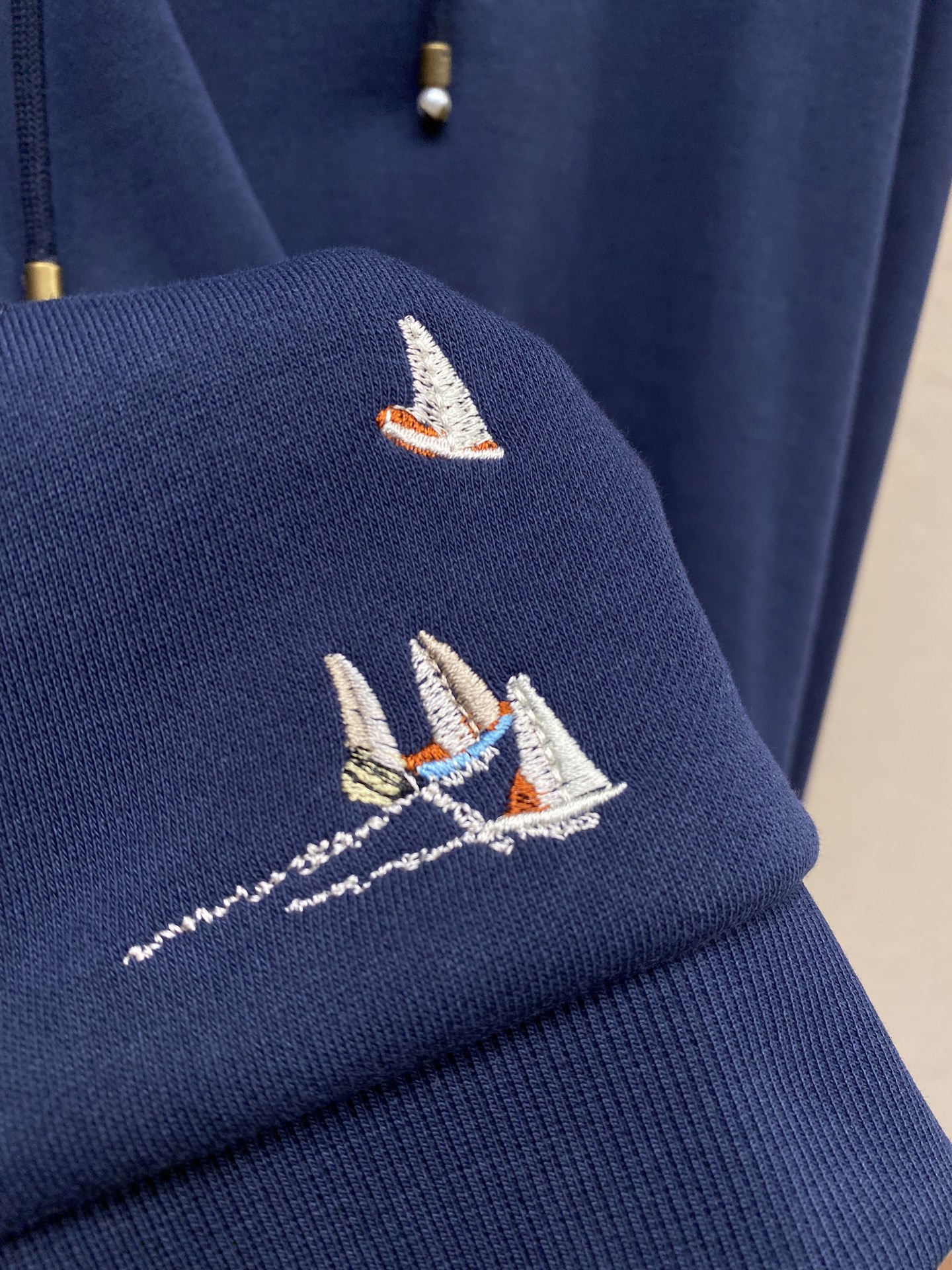 🌟🌟1V、25SS刺绣连帽衫，正品15100购入，全棉无尘毛料卫衣料380克，21支2*2潮牌螺纹
24