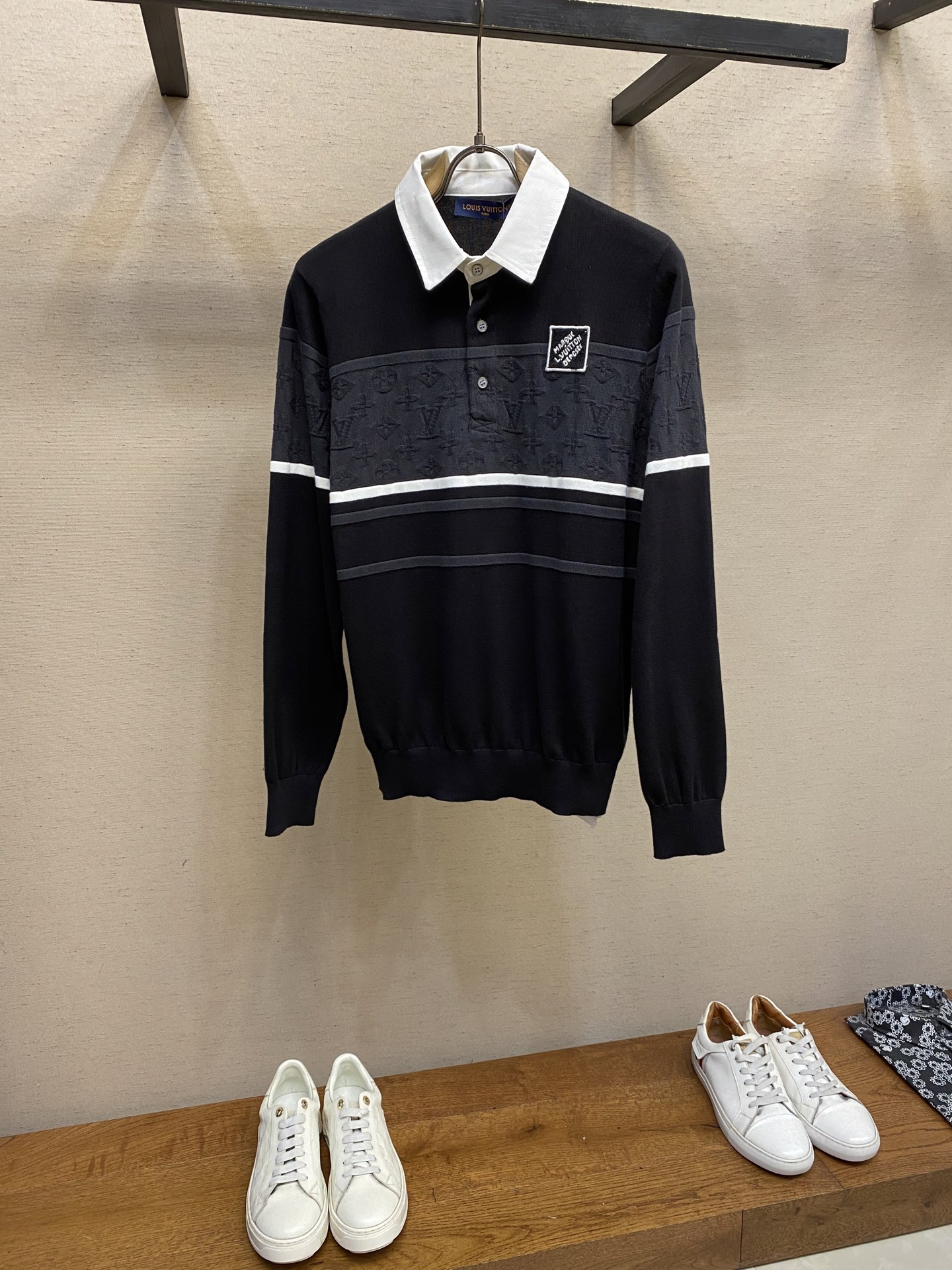 NO:509945,1V, 25SS jacquard long-sleeved polo shirt, genuine 13,400 purchase, 40 combed cotton yarn, twill woven cotton cloth, using SOTO 14 knitting machine imported from Germany, imported embroidery, wool jacquard, wool fermentation, custom 11 buttons, custom 11 trademark, fitting version Size S-XL,,alexander wang198609091V、25SS提花长袖马球衫,正品13400购入,40支精梳棉棉纱,斜纹梭织棉布,采用德国进口（SOTO）14针织机,进口刺绣,毛料提花,毛料酵洗,定制11纽扣,定制11商标,合身版型 尺码S-XL,,alexander wang,Men's clothing