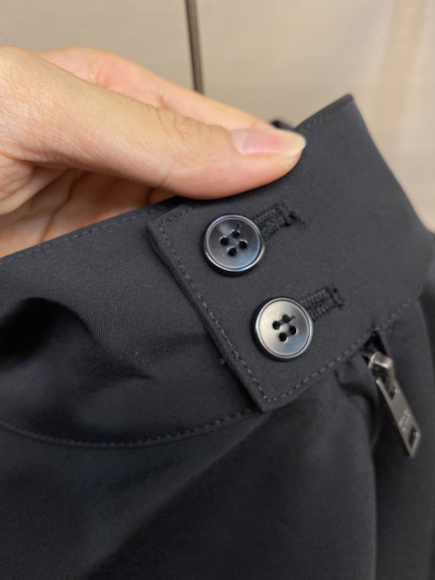 🌟🌟Prada、2025秋冬新品，再生尼龙立领夹克外套，立领系扣，内里有袋，三角标织物，前幅拉链开合，搭