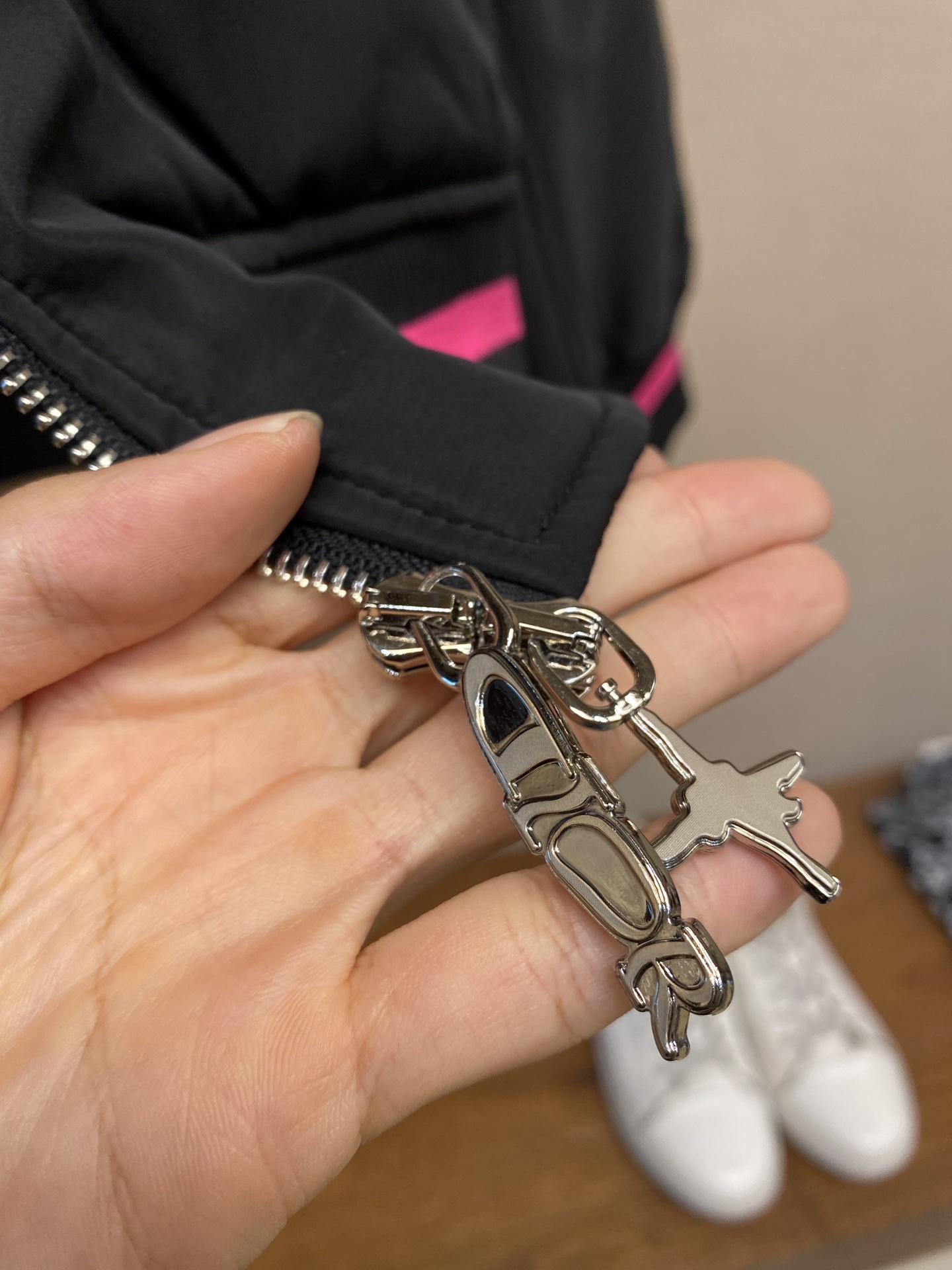 🌟🌟Dior、25秋冬新品#CD新款字母徽标棉服外套
进口防风防水尼龙材质，质感高级，品相十足
棒球服外